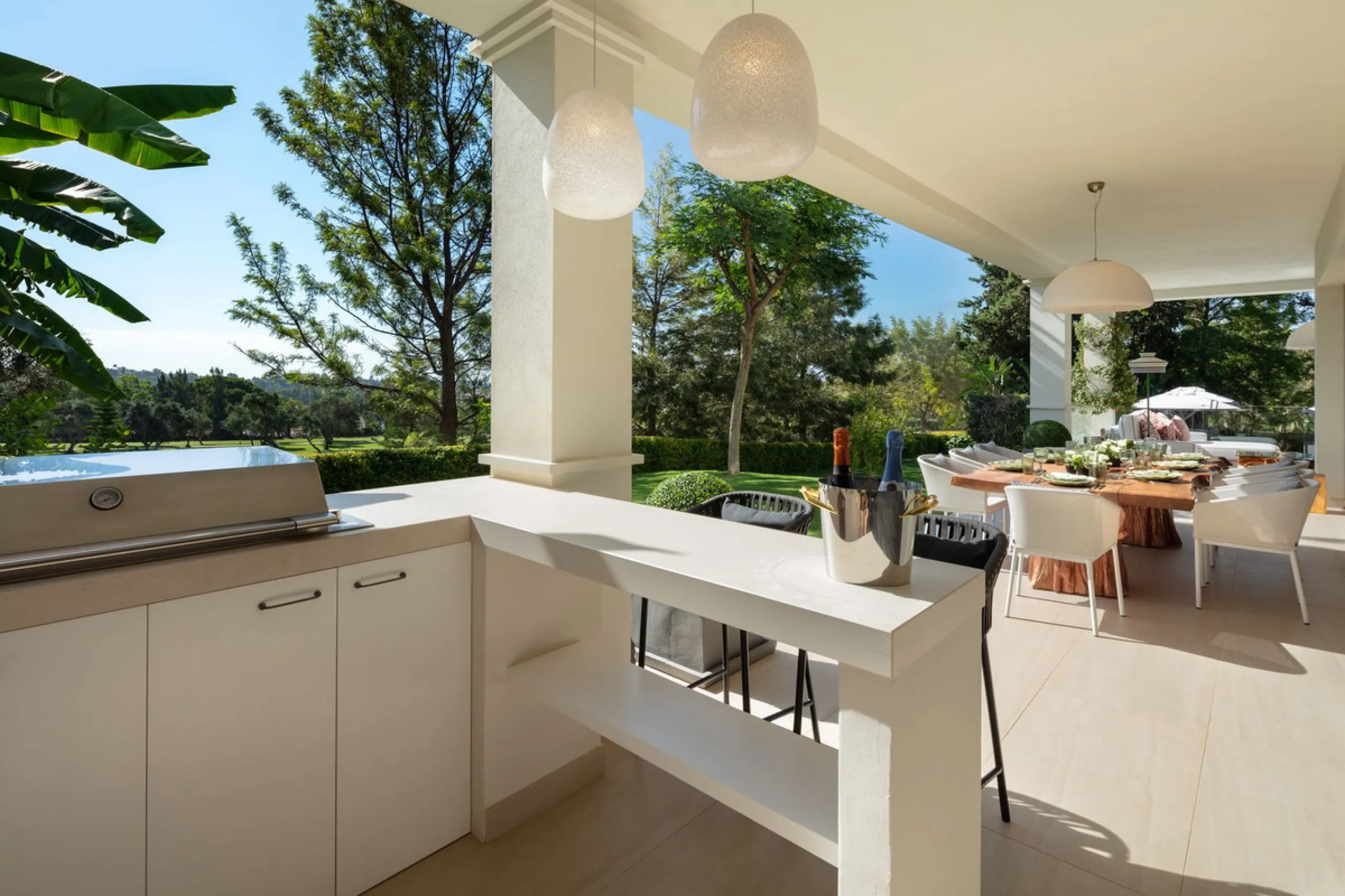 Aloha 40 is a private oasis nestled in the luxurious Aloha area of Marbella's Golf Valley. This magnificent mansion sits in a prestigious gated community and boasts an enviable front-line position overlooking Aloha Golf Course. Its timeless exterior and t