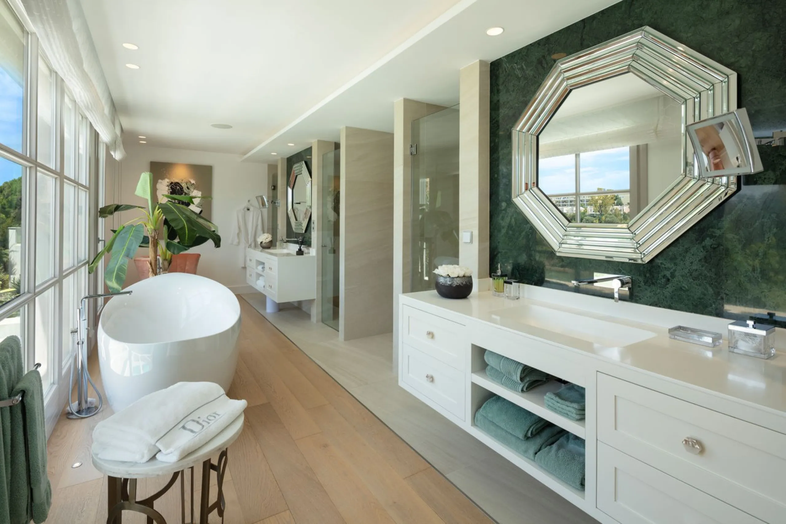 Aloha 40 is a private oasis nestled in the luxurious Aloha area of Marbella's Golf Valley. This magnificent mansion sits in a prestigious gated community and boasts an enviable front-line position overlooking Aloha Golf Course. Its timeless exterior and t