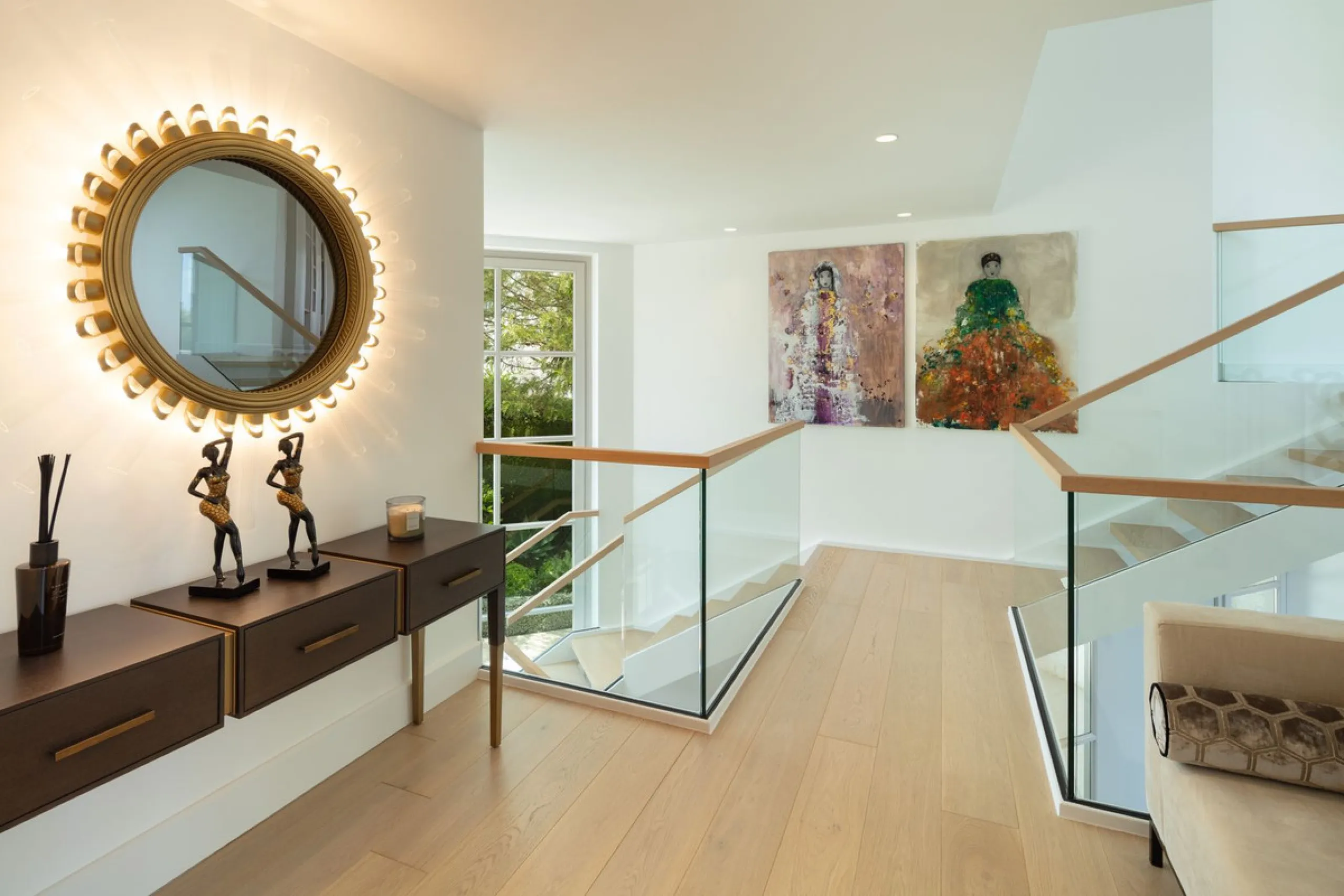 Aloha 40 is a private oasis nestled in the luxurious Aloha area of Marbella's Golf Valley. This magnificent mansion sits in a prestigious gated community and boasts an enviable front-line position overlooking Aloha Golf Course. Its timeless exterior and t