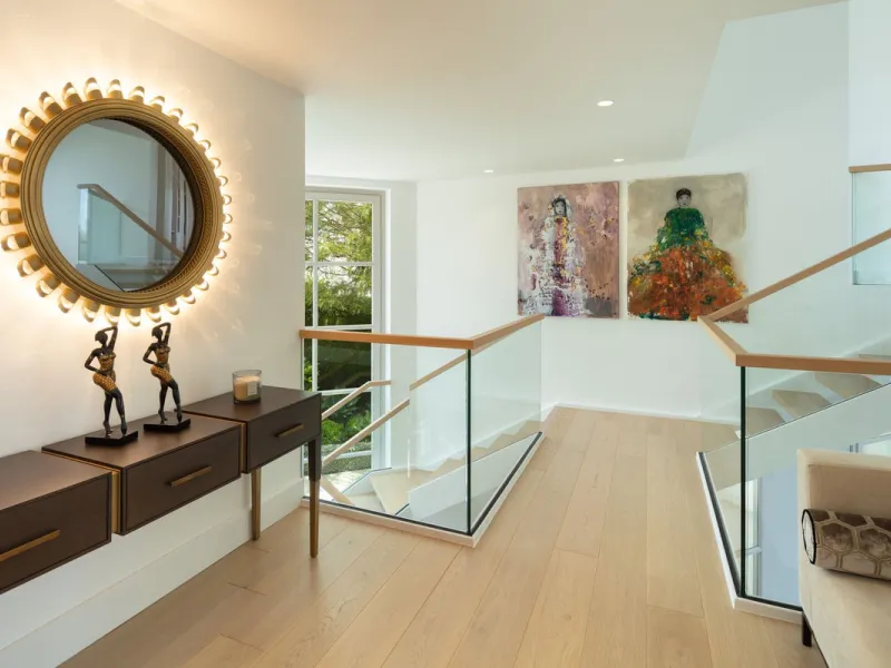 Aloha 40 is a private oasis nestled in the luxurious Aloha area of Marbella's Golf Valley. This magnificent mansion sits in a prestigious gated community and boasts an enviable front-line position overlooking Aloha Golf Course. Its timeless exterior and t