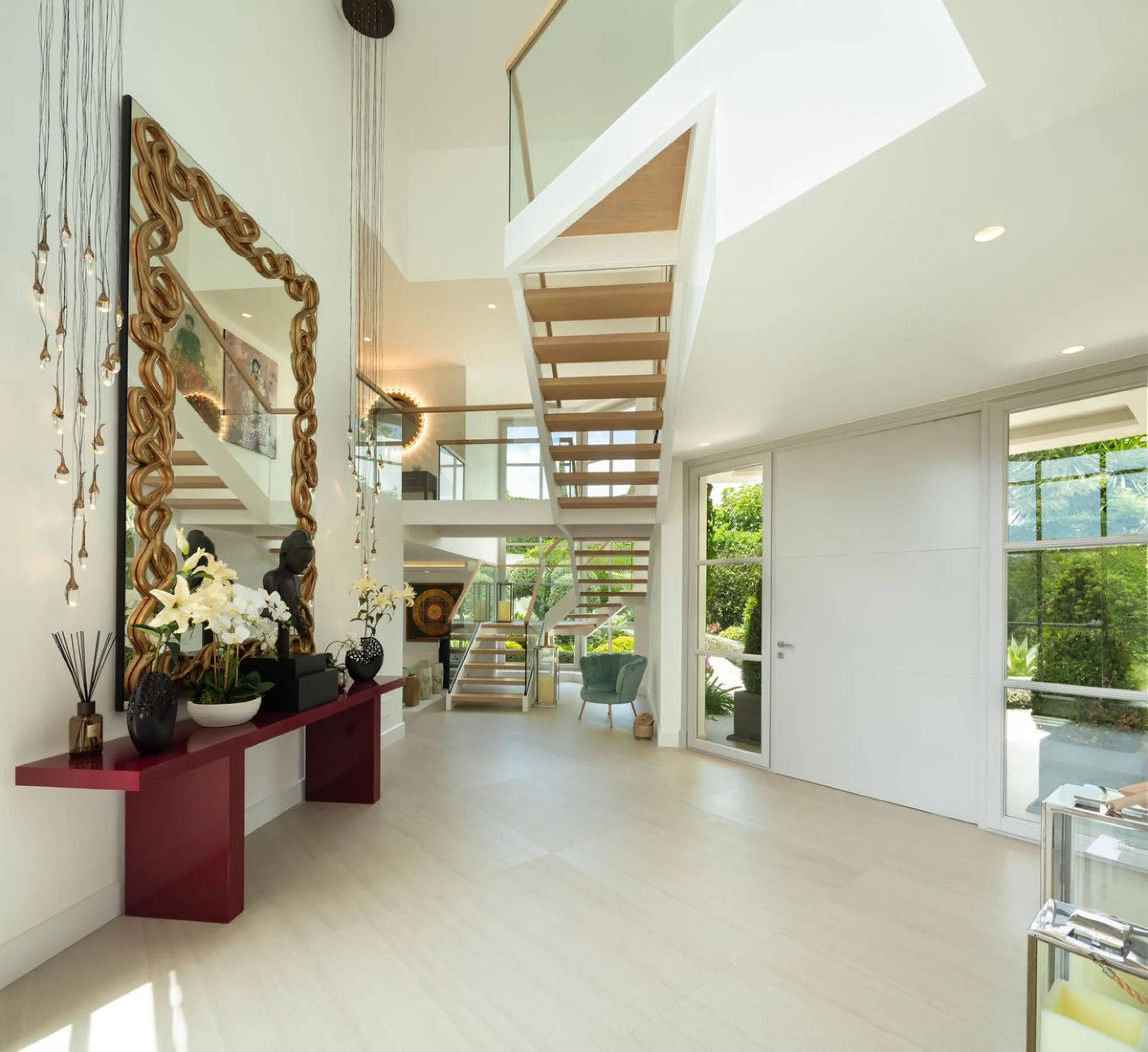 Aloha 40 is a private oasis nestled in the luxurious Aloha area of Marbella's Golf Valley. This magnificent mansion sits in a prestigious gated community and boasts an enviable front-line position overlooking Aloha Golf Course. Its timeless exterior and t