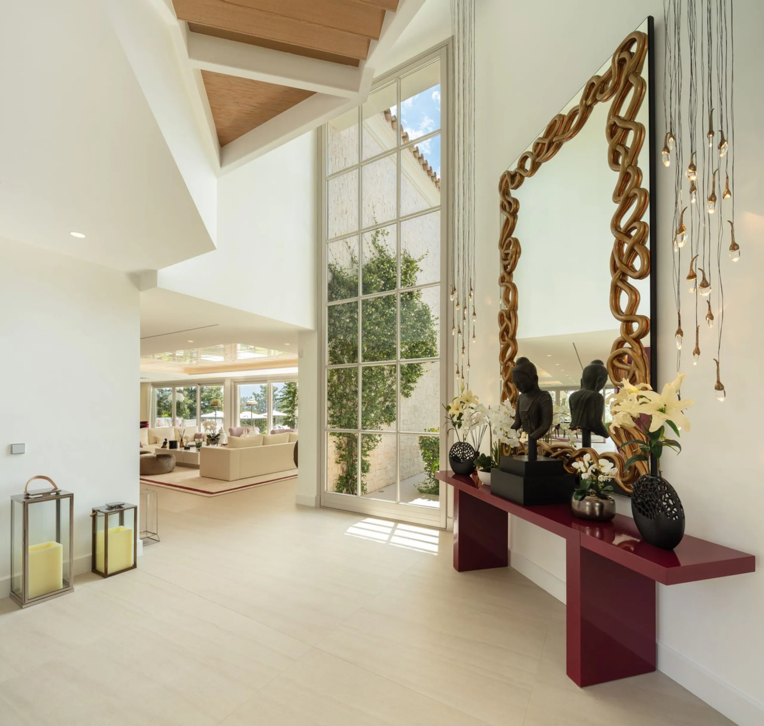 Aloha 40 is a private oasis nestled in the luxurious Aloha area of Marbella's Golf Valley. This magnificent mansion sits in a prestigious gated community and boasts an enviable front-line position overlooking Aloha Golf Course. Its timeless exterior and t