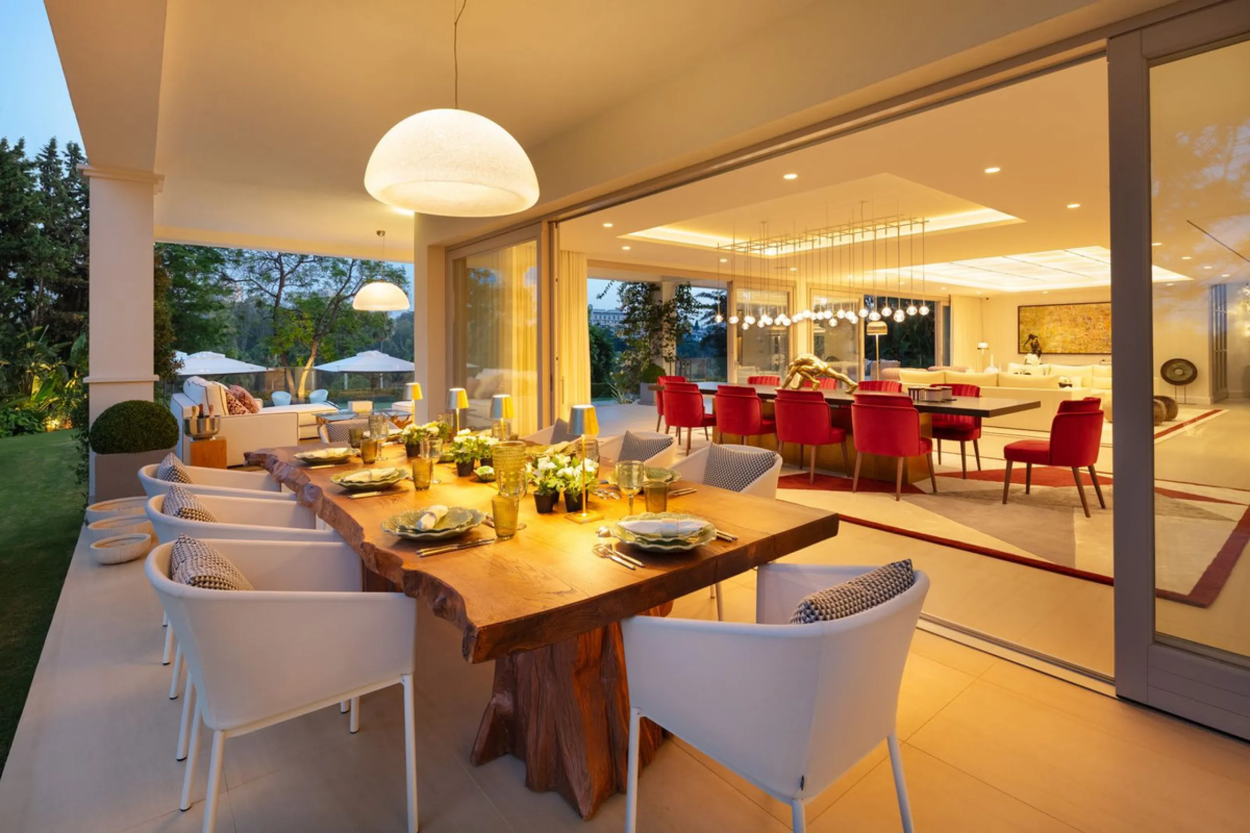 Aloha 40 is a private oasis nestled in the luxurious Aloha area of Marbella's Golf Valley. This magnificent mansion sits in a prestigious gated community and boasts an enviable front-line position overlooking Aloha Golf Course. Its timeless exterior and t