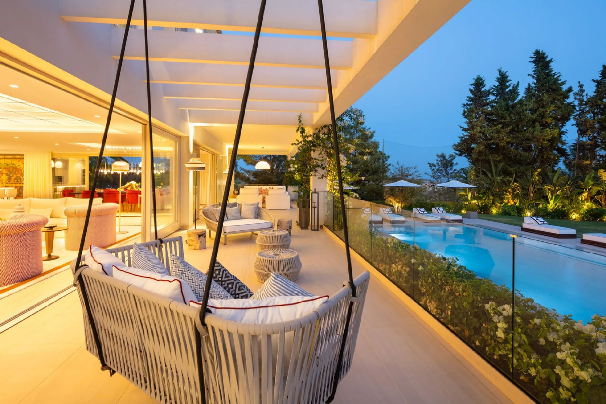 Aloha 40 is a private oasis nestled in the luxurious Aloha area of Marbella's Golf Valley. This magnificent mansion sits in a prestigious gated community and boasts an enviable front-line position overlooking Aloha Golf Course. Its timeless exterior and t
