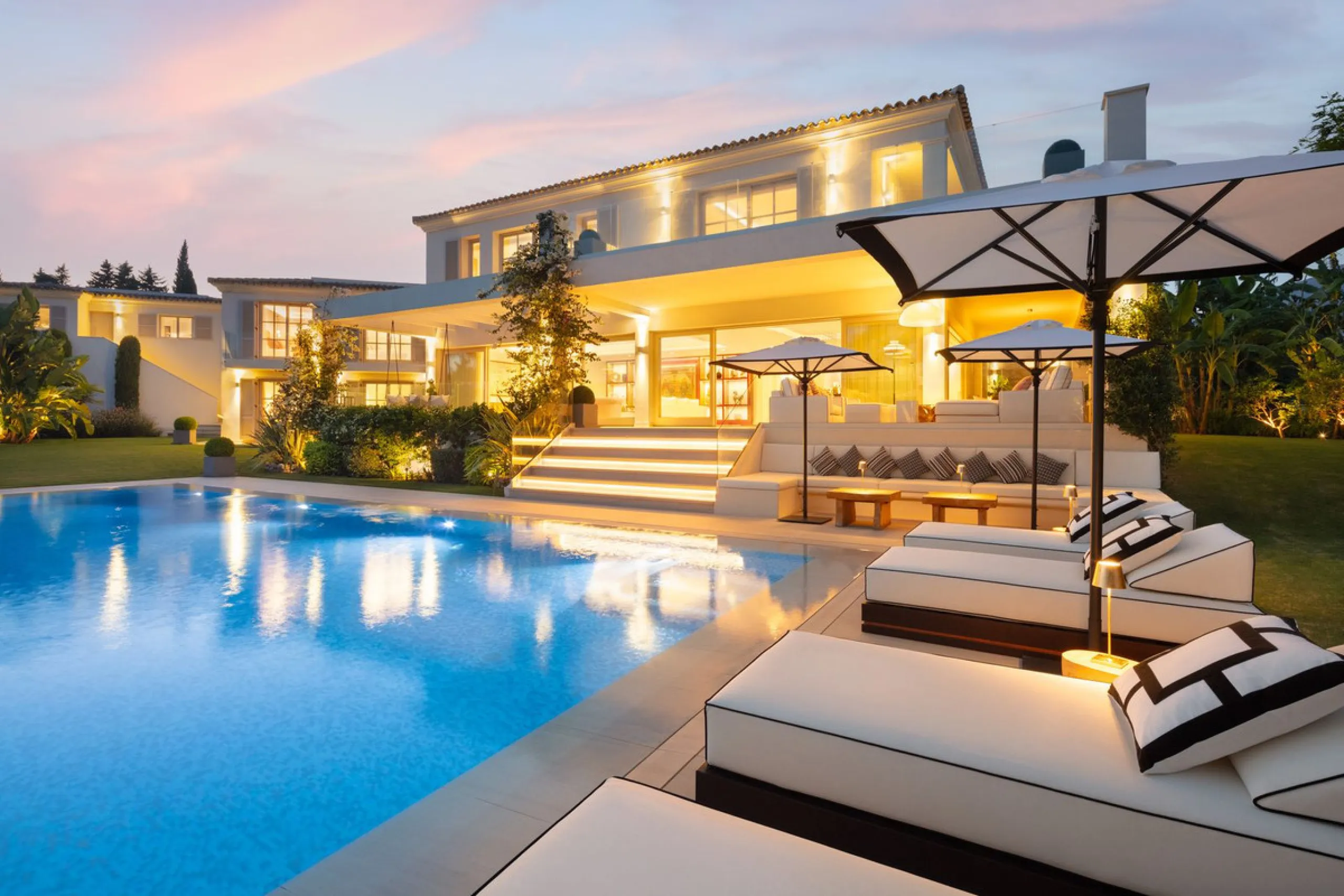 Aloha 40 is a private oasis nestled in the luxurious Aloha area of Marbella's Golf Valley. This magnificent mansion sits in a prestigious gated community and boasts an enviable front-line position overlooking Aloha Golf Course. Its timeless exterior and t