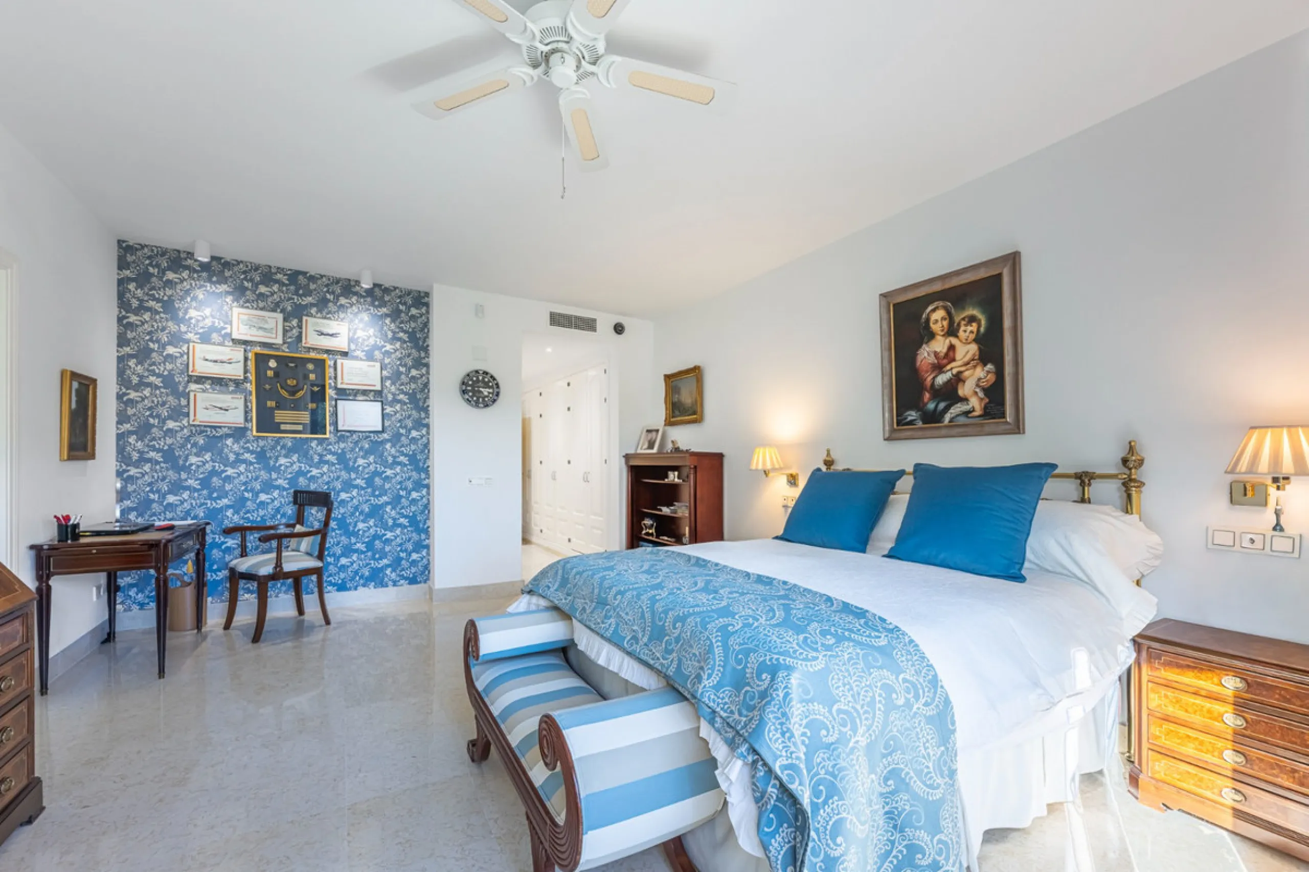 Exceptional south-facing apartment with great potential for extension in Capanes del Golf, Benahavís