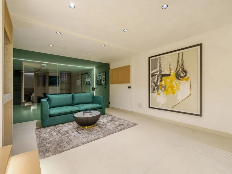 Altos de Puente Romano 13 offers a unique opportunity to acquire a fully renovated 4-bedroom residence in the prestigious Golden Mile of Marbella. With 217 m² of interior space and 134 m² of terraces, this property combines comfort and functionality. The 