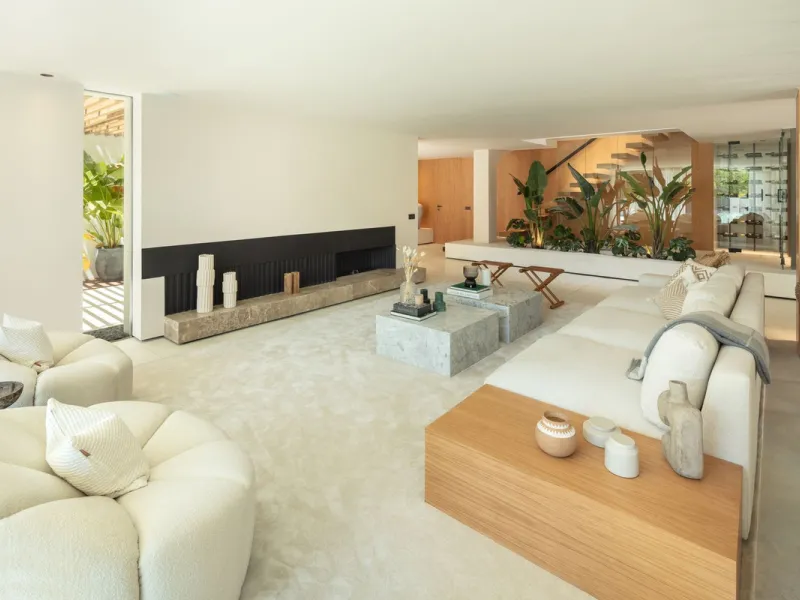 Welcome to Auriga 1, an exceptional modern villa located in the heart of Nueva Andalucia, offering a seamless blend of style, luxury and comfort. Set on a generous plot of 1,038m2, this beautifully crafted home boasts four spacious bedrooms and four elega