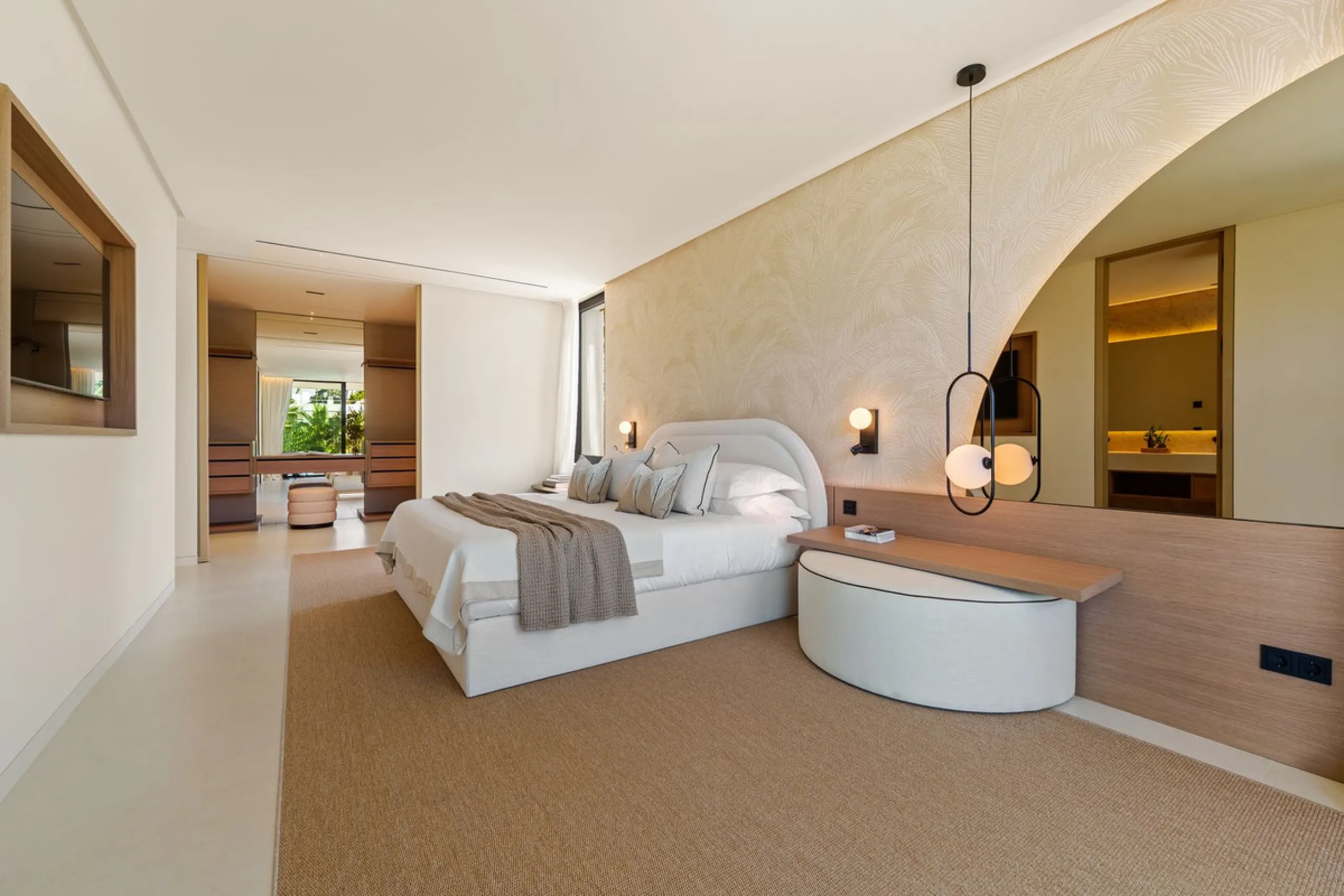 This villa is a masterpiece of contemporary architecture located in the prestigious Lomas de Marbella Club on Marbella's Golden Mile. Built across 1,460 m² on a 1,010 m² plot, this 5-bedroom residence embodies a perfect balance between elegance, privacy, 