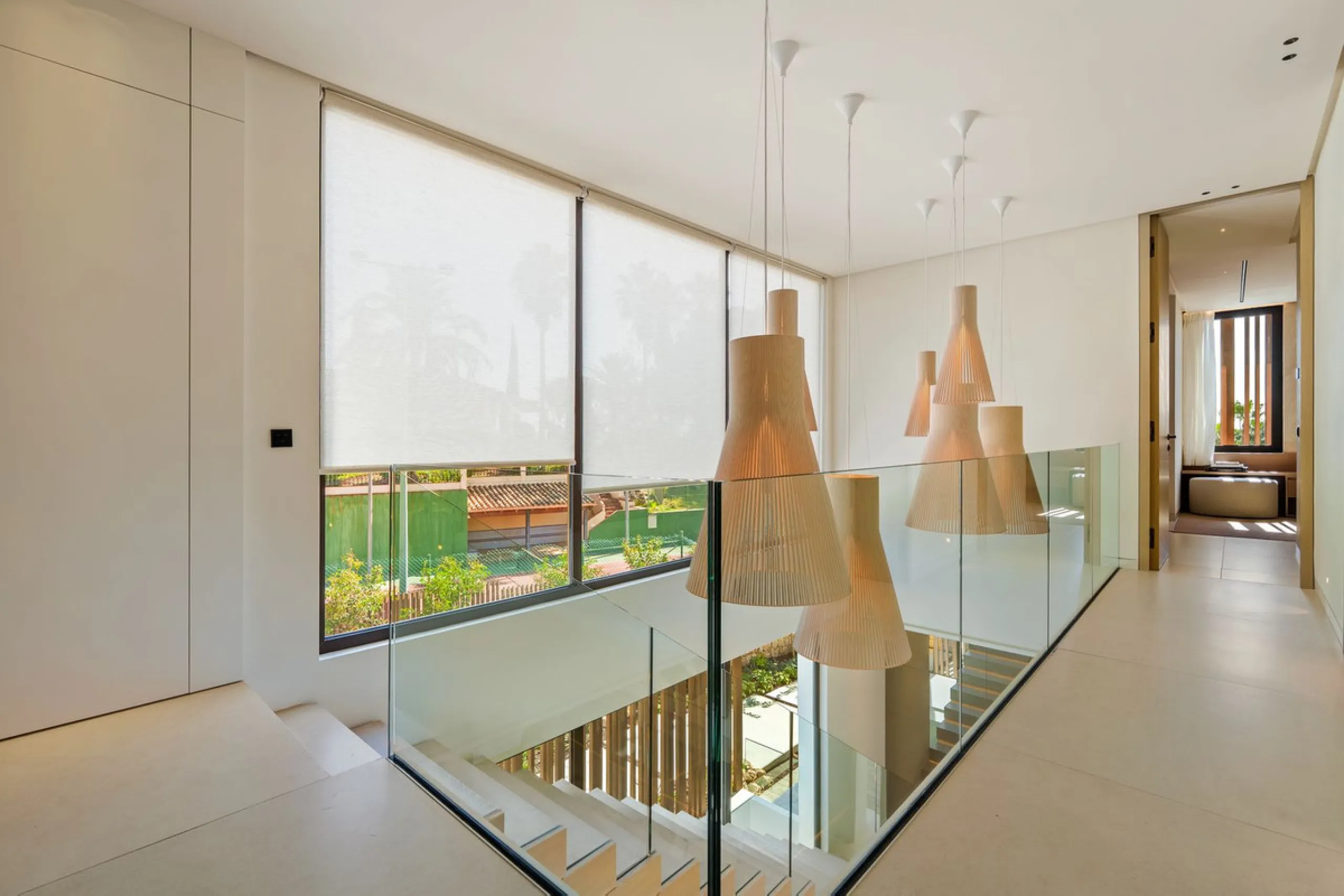 This villa is a masterpiece of contemporary architecture located in the prestigious Lomas de Marbella Club on Marbella's Golden Mile. Built across 1,460 m² on a 1,010 m² plot, this 5-bedroom residence embodies a perfect balance between elegance, privacy, 