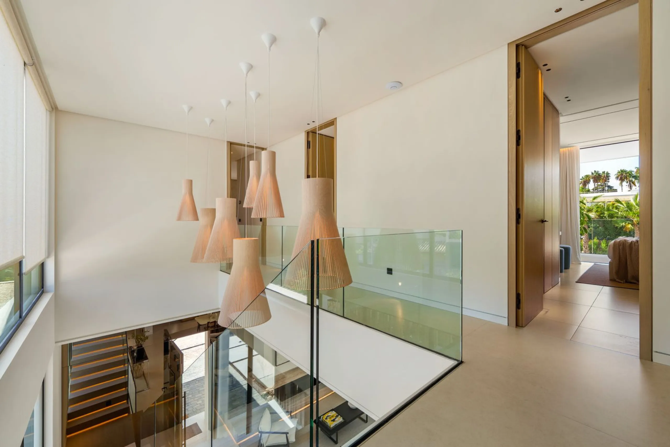 This villa is a masterpiece of contemporary architecture located in the prestigious Lomas de Marbella Club on Marbella's Golden Mile. Built across 1,460 m² on a 1,010 m² plot, this 5-bedroom residence embodies a perfect balance between elegance, privacy, 