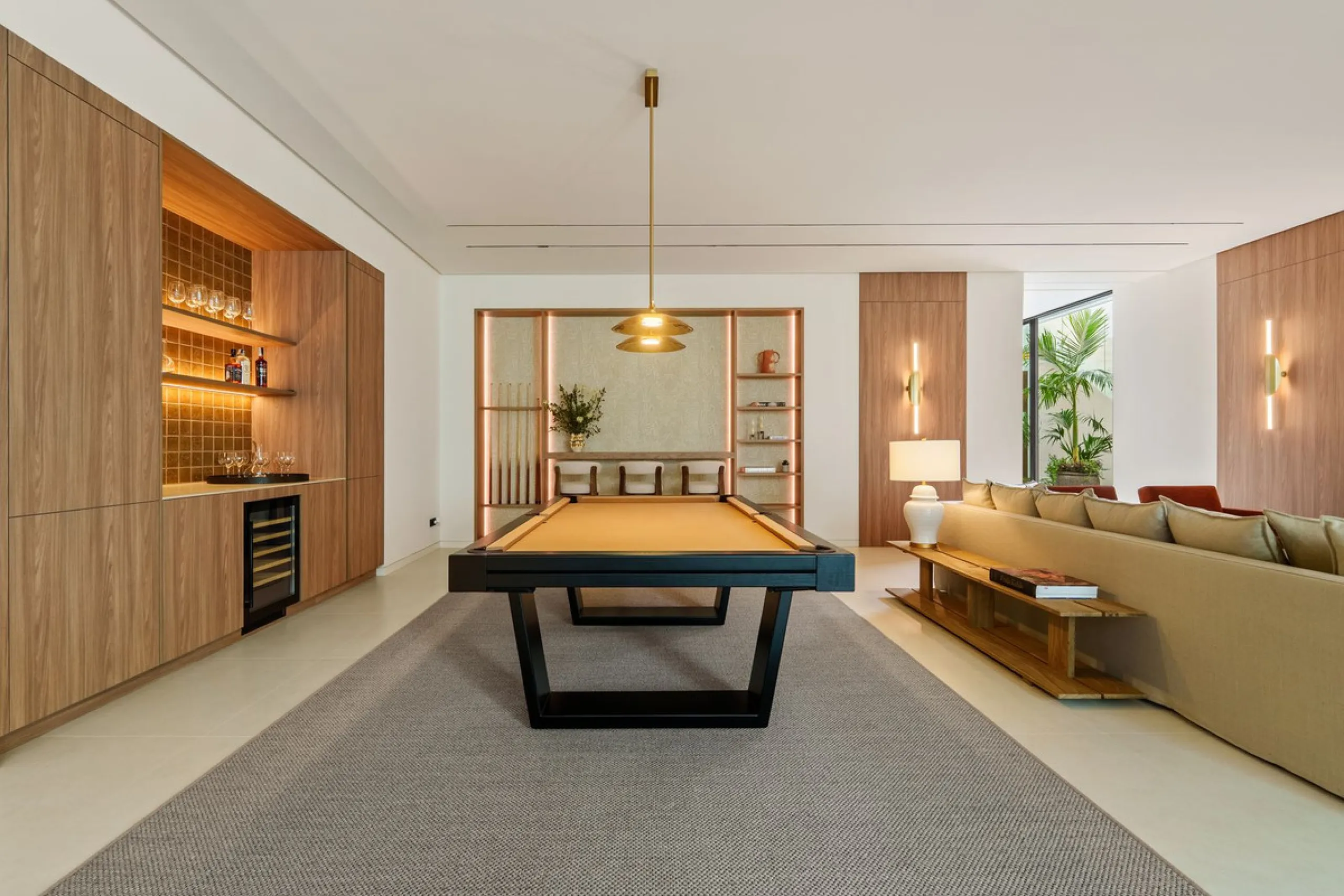 This villa is a masterpiece of contemporary architecture located in the prestigious Lomas de Marbella Club on Marbella's Golden Mile. Built across 1,460 m² on a 1,010 m² plot, this 5-bedroom residence embodies a perfect balance between elegance, privacy, 