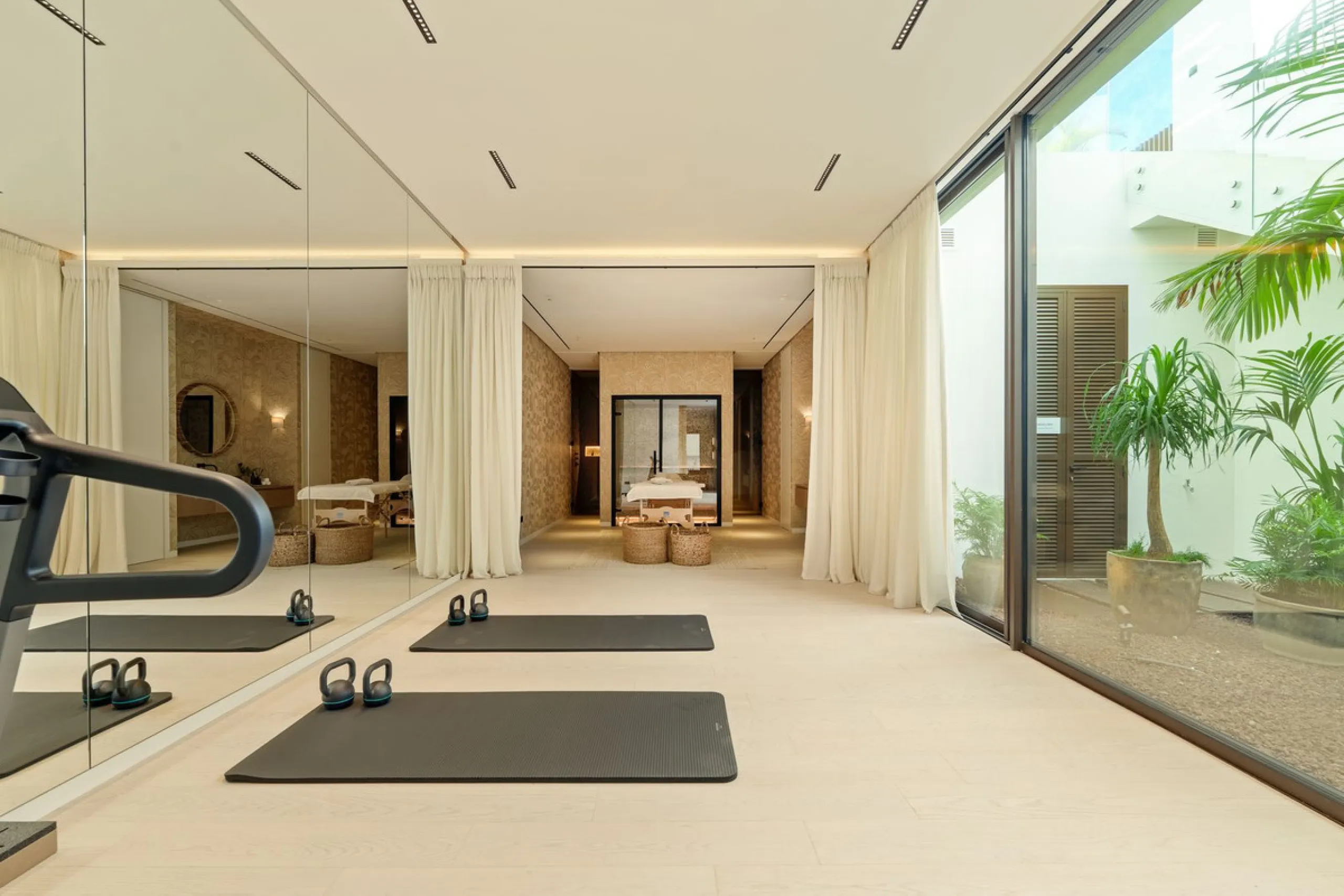 This villa is a masterpiece of contemporary architecture located in the prestigious Lomas de Marbella Club on Marbella's Golden Mile. Built across 1,460 m² on a 1,010 m² plot, this 5-bedroom residence embodies a perfect balance between elegance, privacy, 