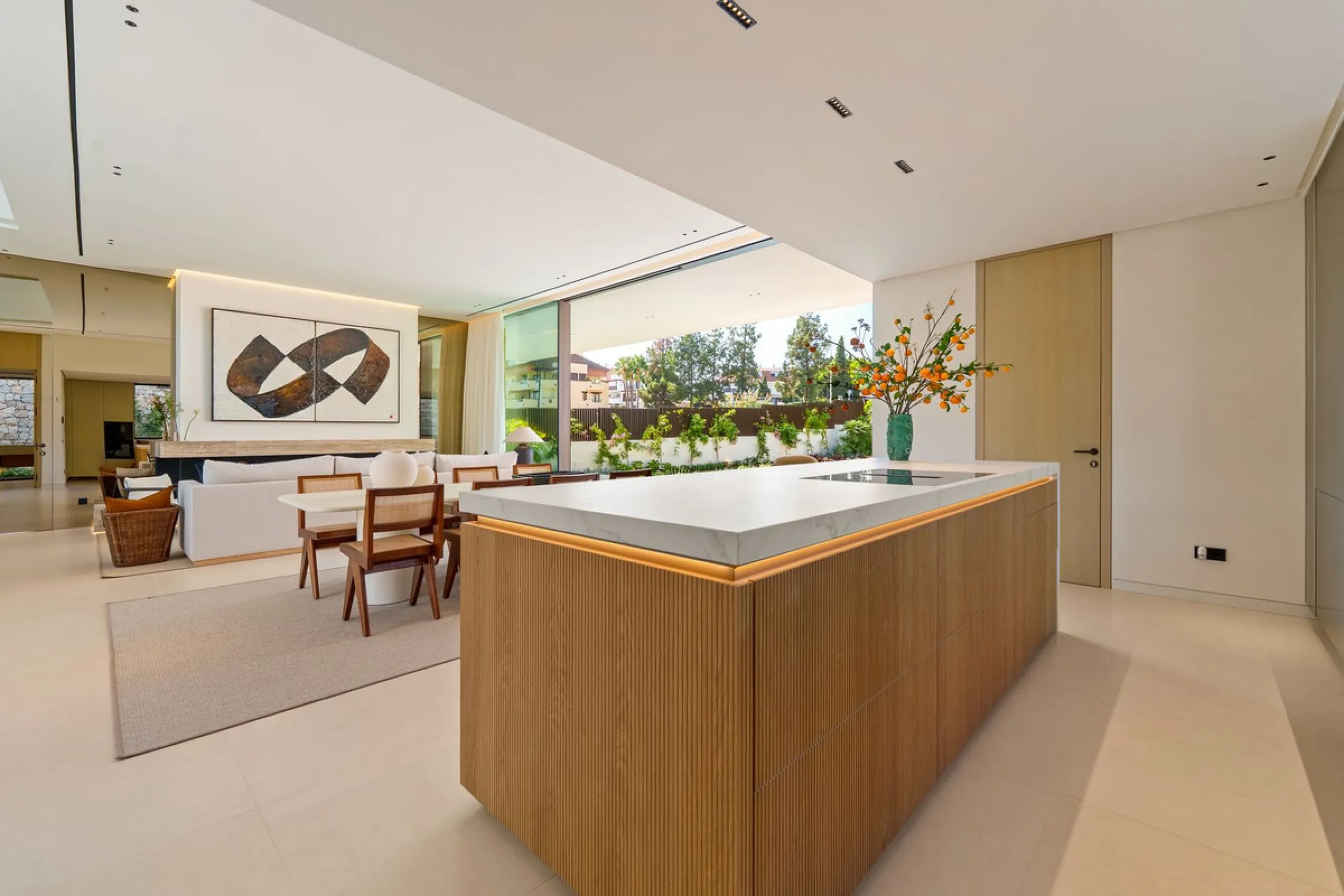 This villa is a masterpiece of contemporary architecture located in the prestigious Lomas de Marbella Club on Marbella's Golden Mile. Built across 1,460 m² on a 1,010 m² plot, this 5-bedroom residence embodies a perfect balance between elegance, privacy, 