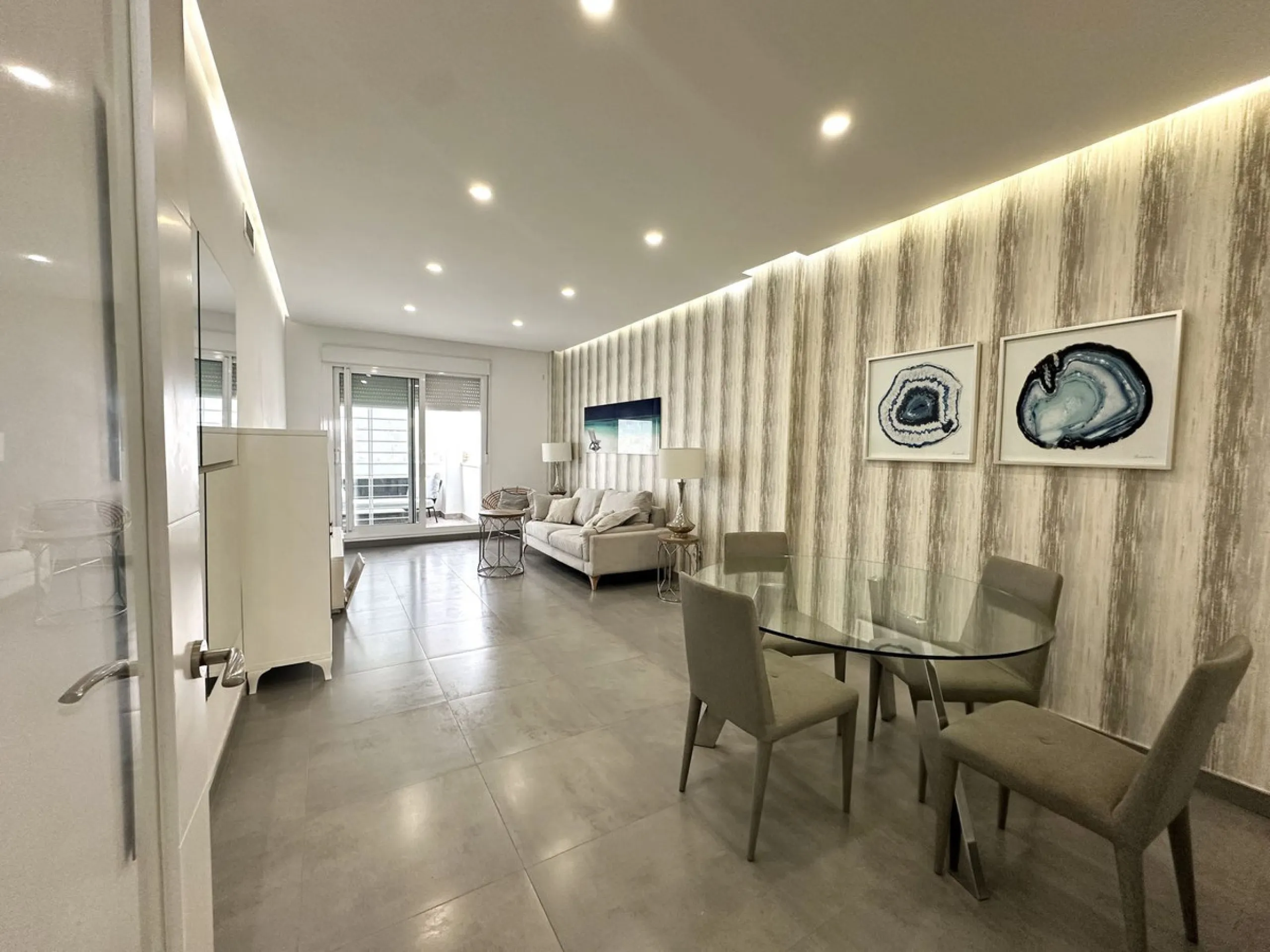 A unique opportunity in one of Marbella's most sought-after areas. This is the only apartment currently for sale in the Reservas de Los Naranjos development, a modern complex built in 2016 with just 26 neighbors, guaranteeing tranquility, privacy, and a w