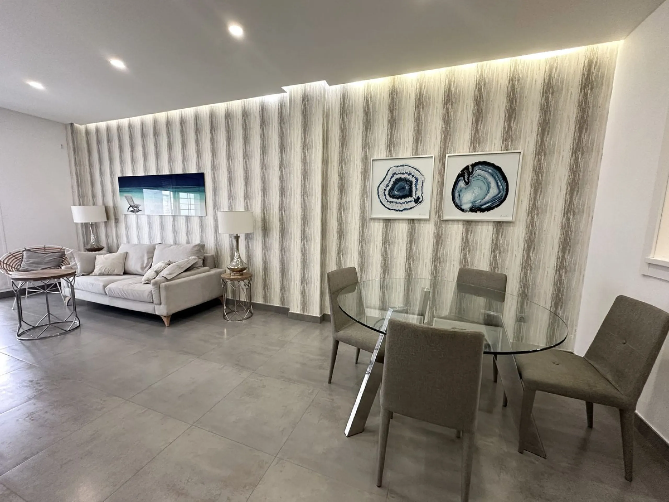 A unique opportunity in one of Marbella's most sought-after areas. This is the only apartment currently for sale in the Reservas de Los Naranjos development, a modern complex built in 2016 with just 26 neighbors, guaranteeing tranquility, privacy, and a w