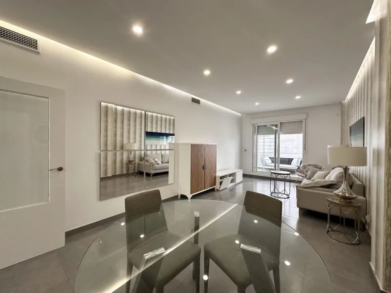 A unique opportunity in one of Marbella's most sought-after areas. This is the only apartment currently for sale in the Reservas de Los Naranjos development, a modern complex built in 2016 with just 26 neighbors, guaranteeing tranquility, privacy, and a w