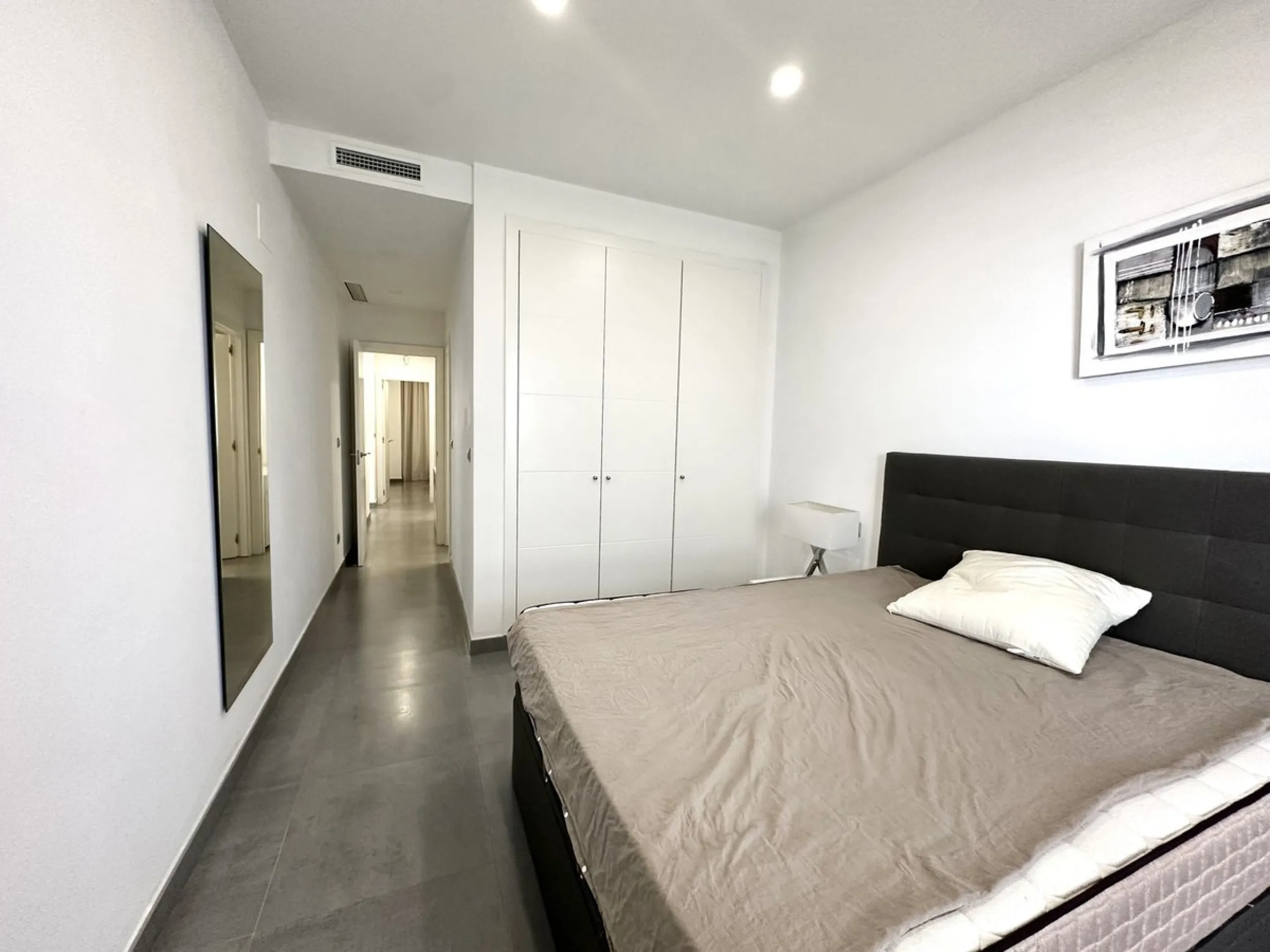 A unique opportunity in one of Marbella's most sought-after areas. This is the only apartment currently for sale in the Reservas de Los Naranjos development, a modern complex built in 2016 with just 26 neighbors, guaranteeing tranquility, privacy, and a w