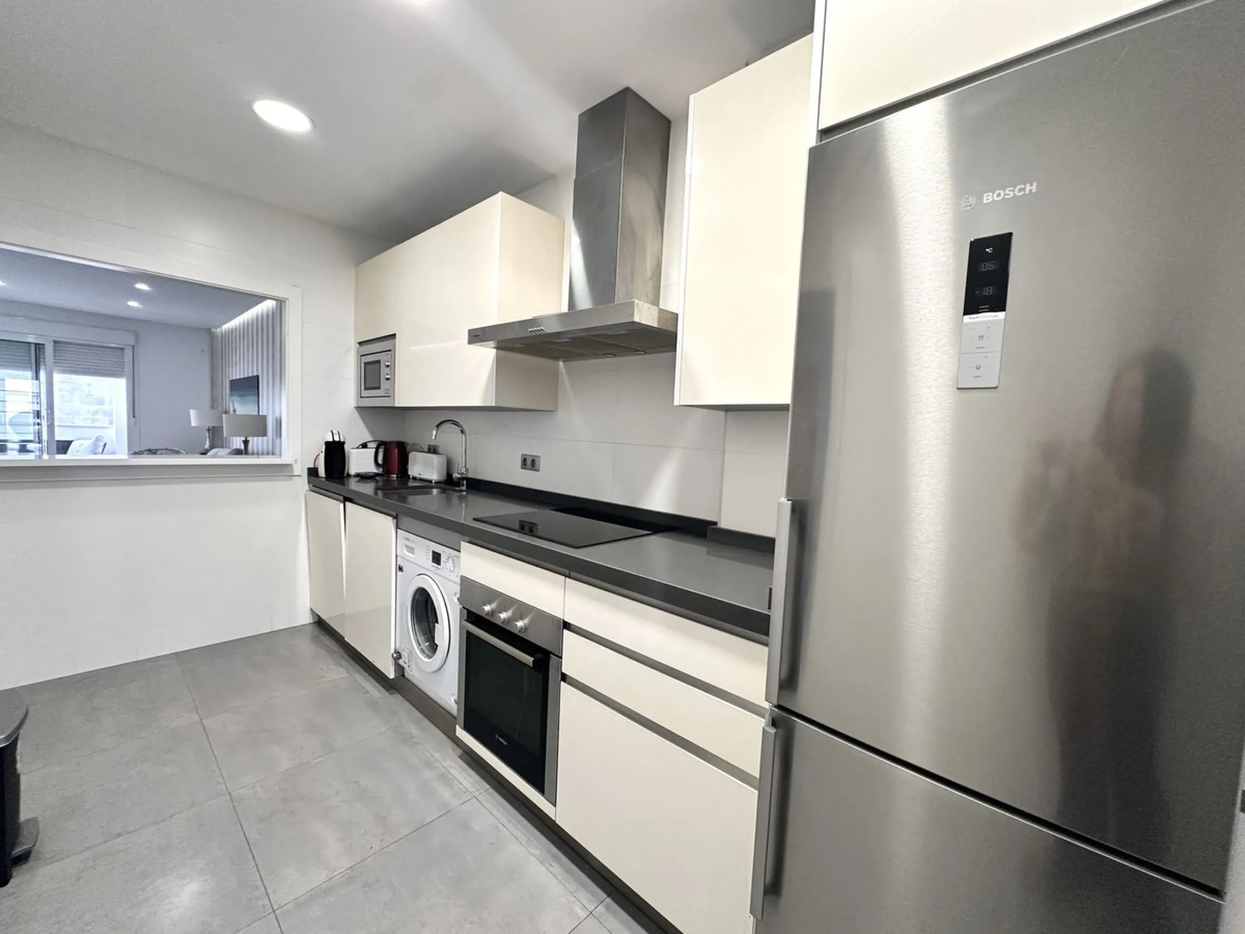 A unique opportunity in one of Marbella's most sought-after areas. This is the only apartment currently for sale in the Reservas de Los Naranjos development, a modern complex built in 2016 with just 26 neighbors, guaranteeing tranquility, privacy, and a w