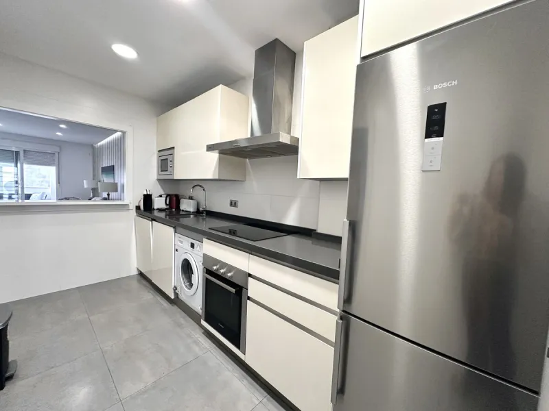 A unique opportunity in one of Marbella's most sought-after areas. This is the only apartment currently for sale in the Reservas de Los Naranjos development, a modern complex built in 2016 with just 26 neighbors, guaranteeing tranquility, privacy, and a w