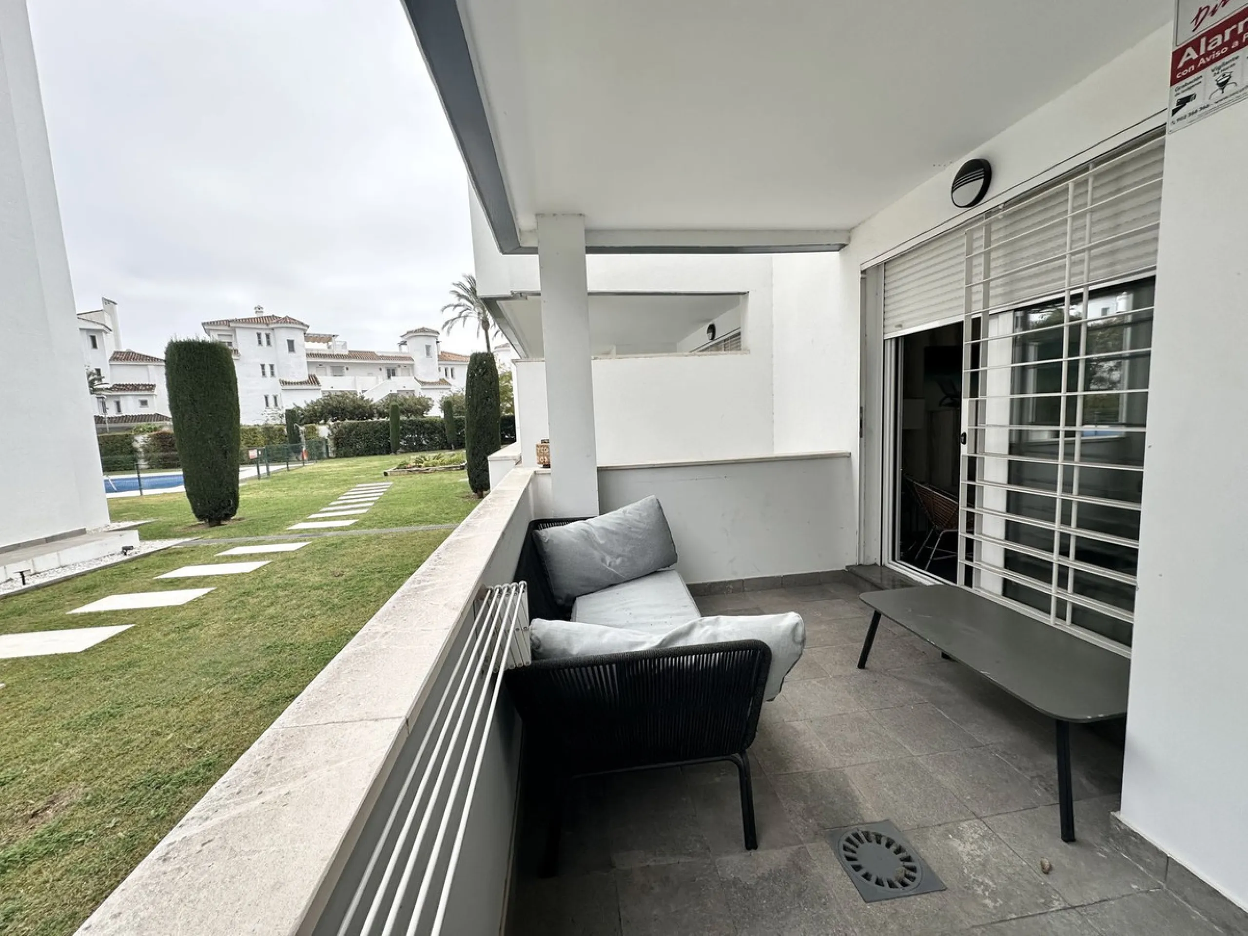 A unique opportunity in one of Marbella's most sought-after areas. This is the only apartment currently for sale in the Reservas de Los Naranjos development, a modern complex built in 2016 with just 26 neighbors, guaranteeing tranquility, privacy, and a w