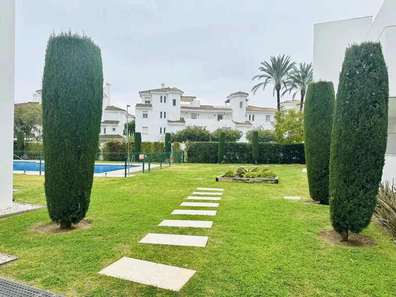 A unique opportunity in one of Marbella's most sought-after areas. This is the only apartment currently for sale in the Reservas de Los Naranjos development, a modern complex built in 2016 with just 26 neighbors, guaranteeing tranquility, privacy, and a w