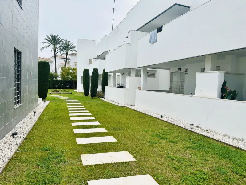 A unique opportunity in one of Marbella's most sought-after areas. This is the only apartment currently for sale in the Reservas de Los Naranjos development, a modern complex built in 2016 with just 26 neighbors, guaranteeing tranquility, privacy, and a w