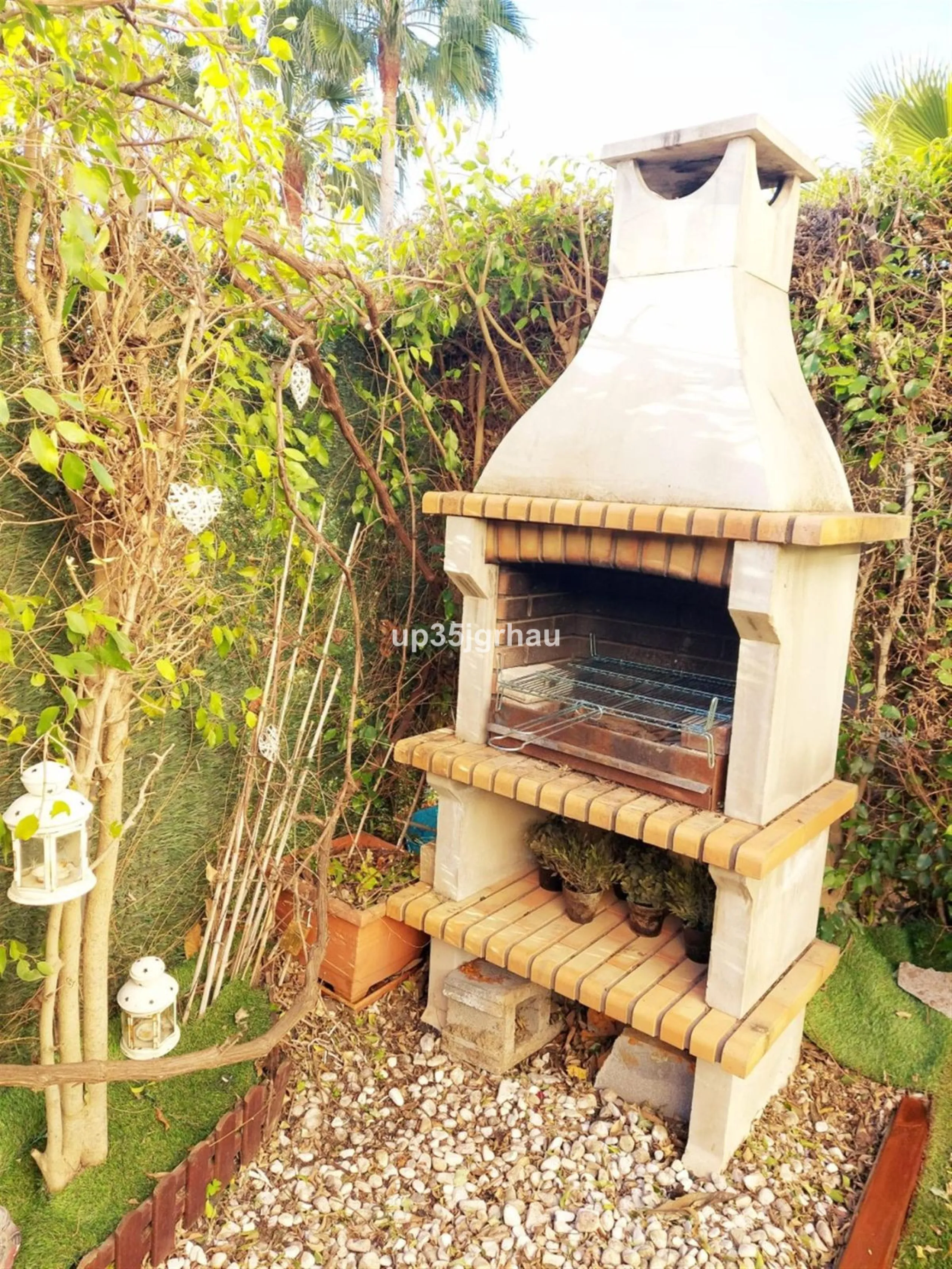 Fantastic ground floor apartment with private garden.
