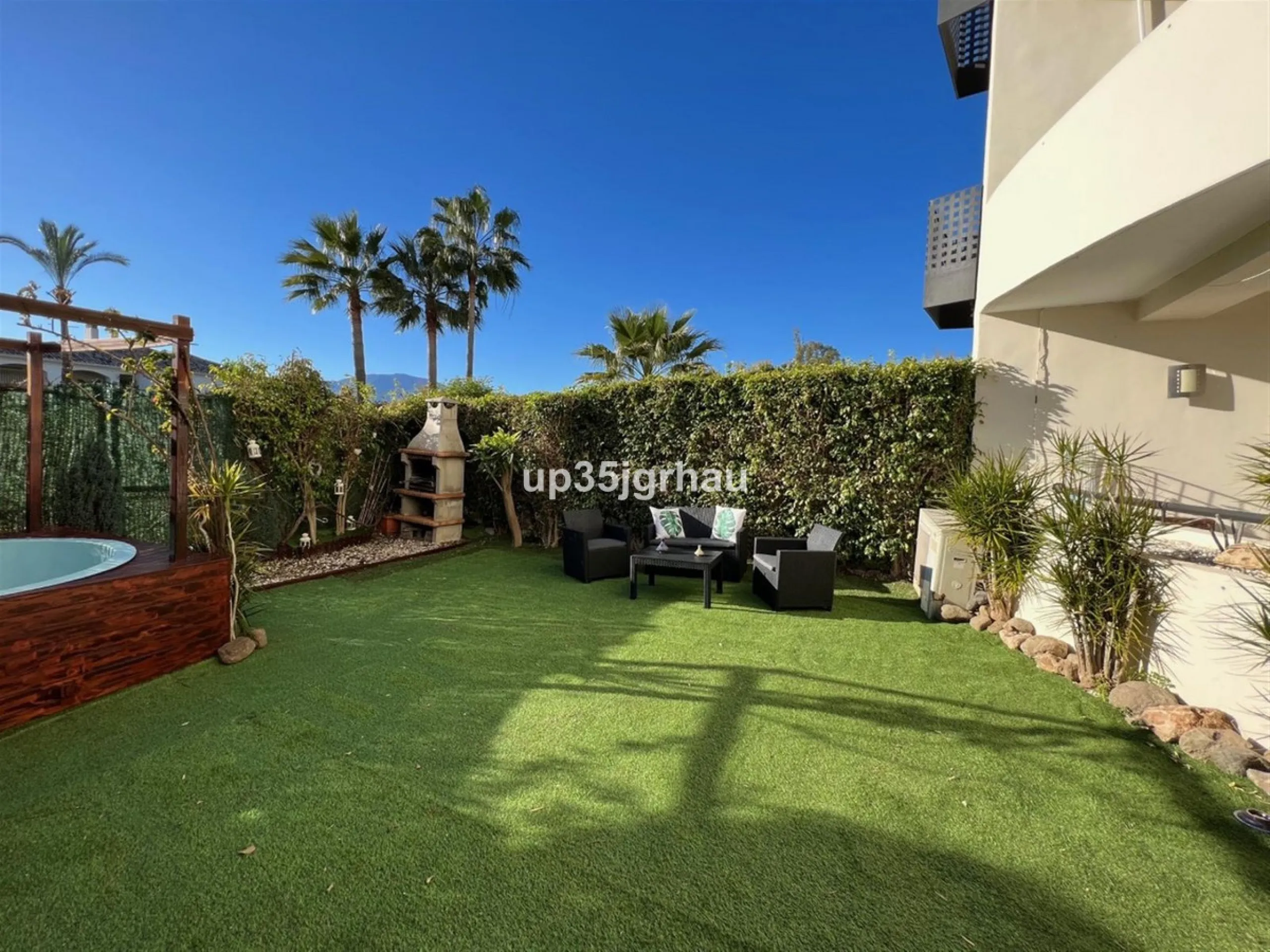 Fantastic ground floor apartment with private garden.