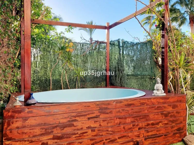 Fantastic ground floor apartment with private garden.