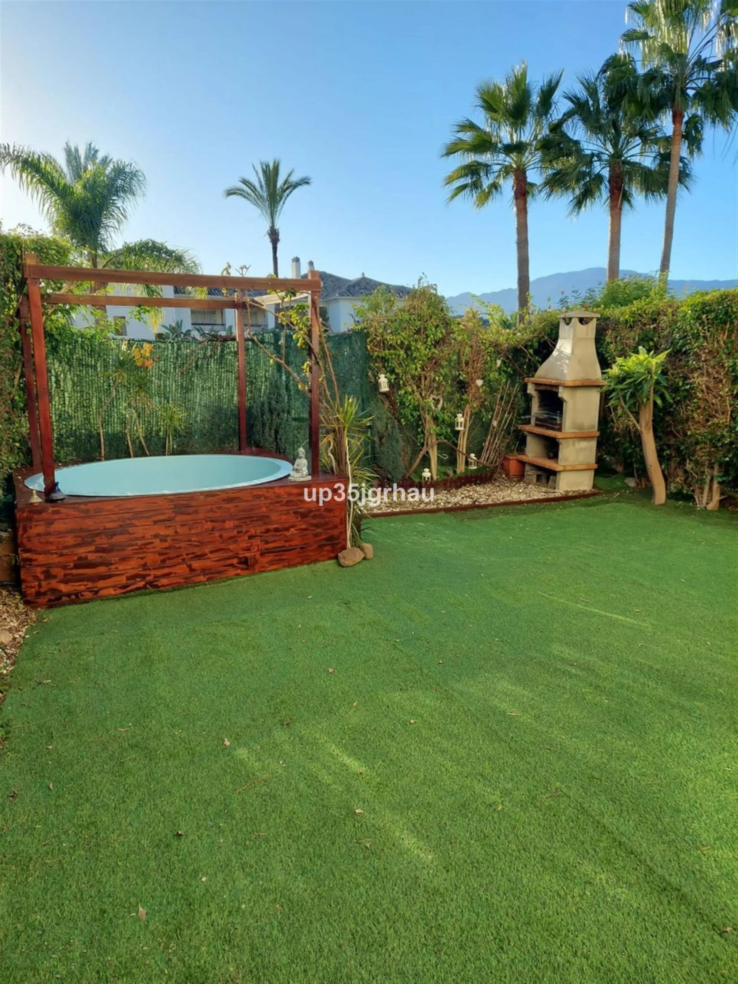 Fantastic ground floor apartment with private garden.