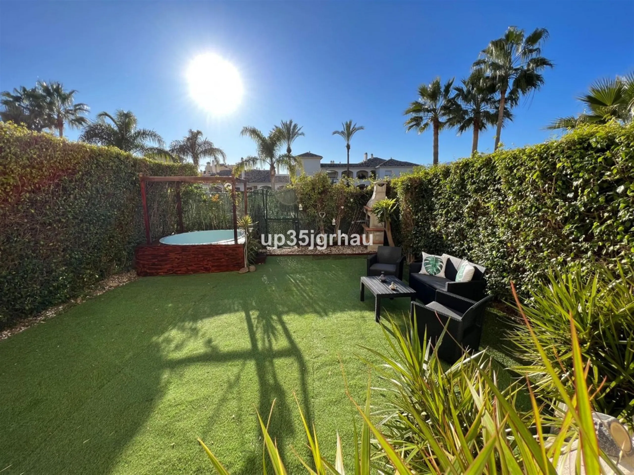 Fantastic ground floor apartment with private garden.