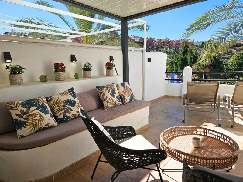 Renovated with tourist licence and large terrace 500 m from the beach.
