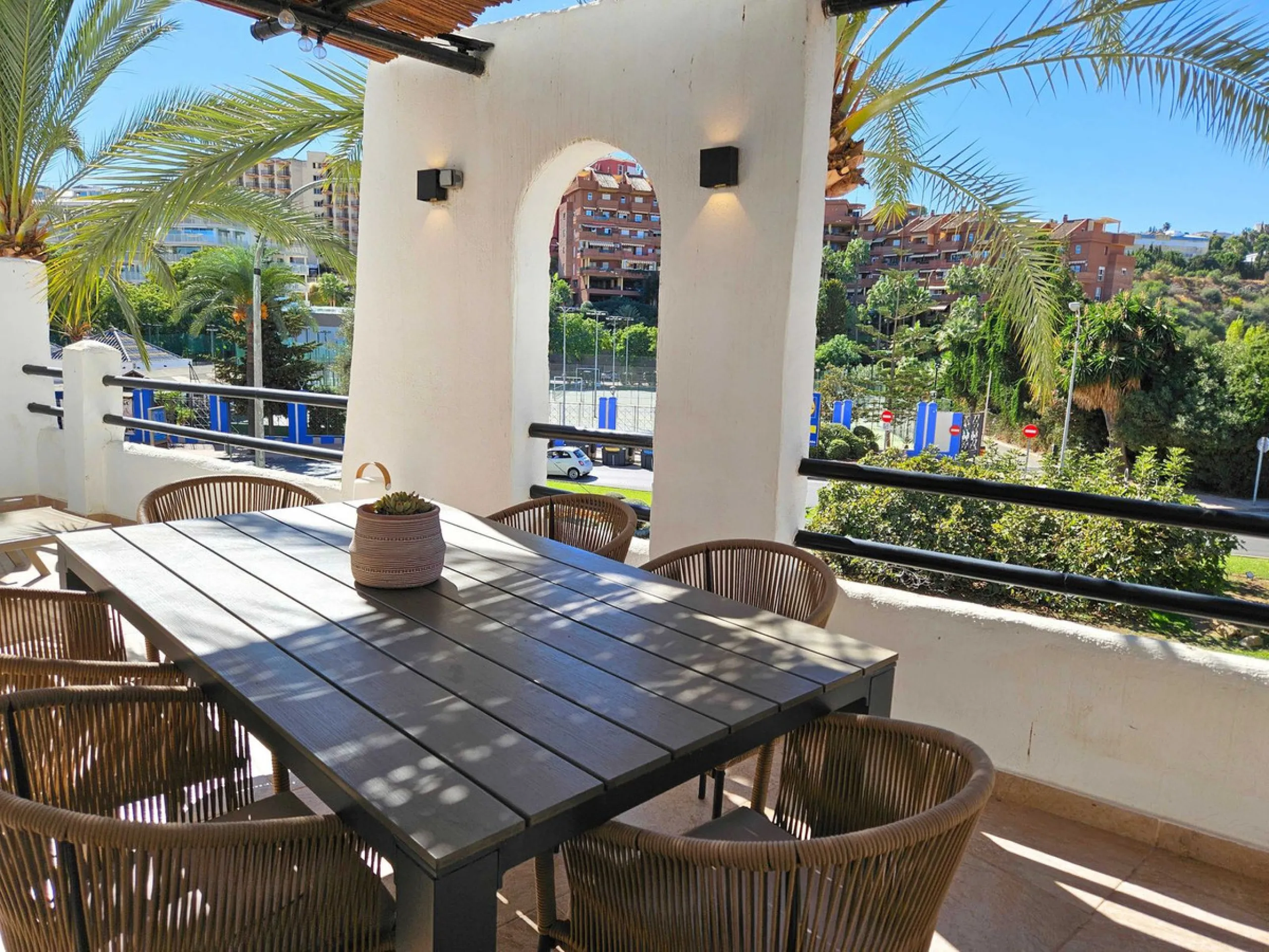 Renovated with tourist licence and large terrace 500 m from the beach.