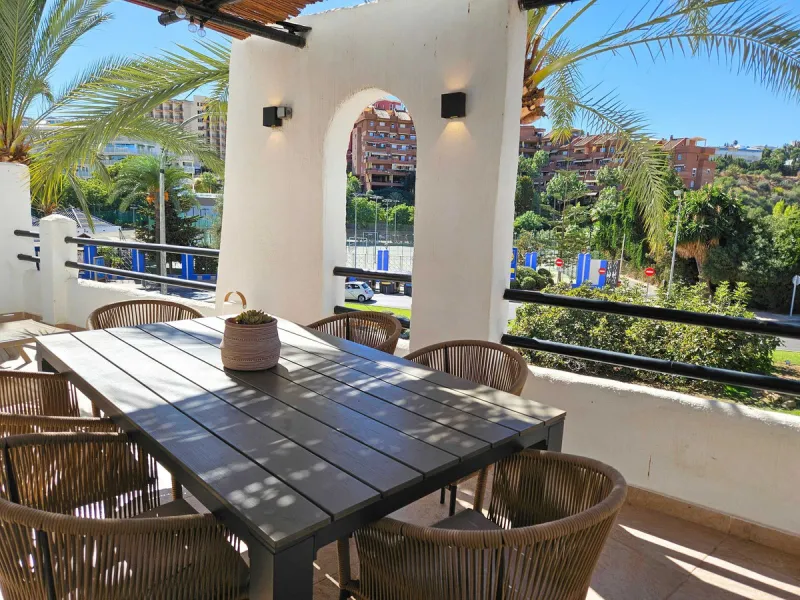 Renovated with tourist licence and large terrace 500 m from the beach.