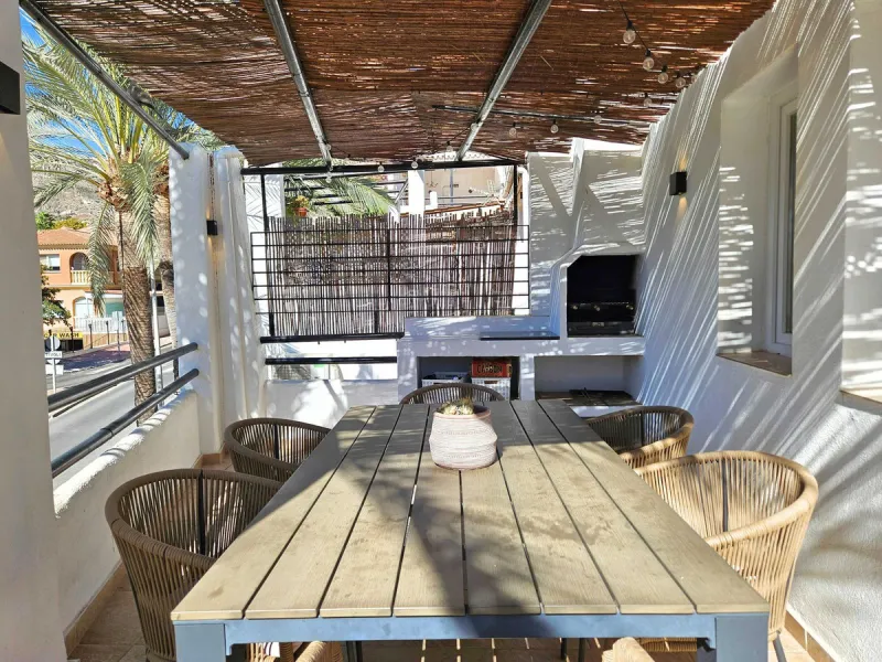 Renovated with tourist licence and large terrace 500 m from the beach.