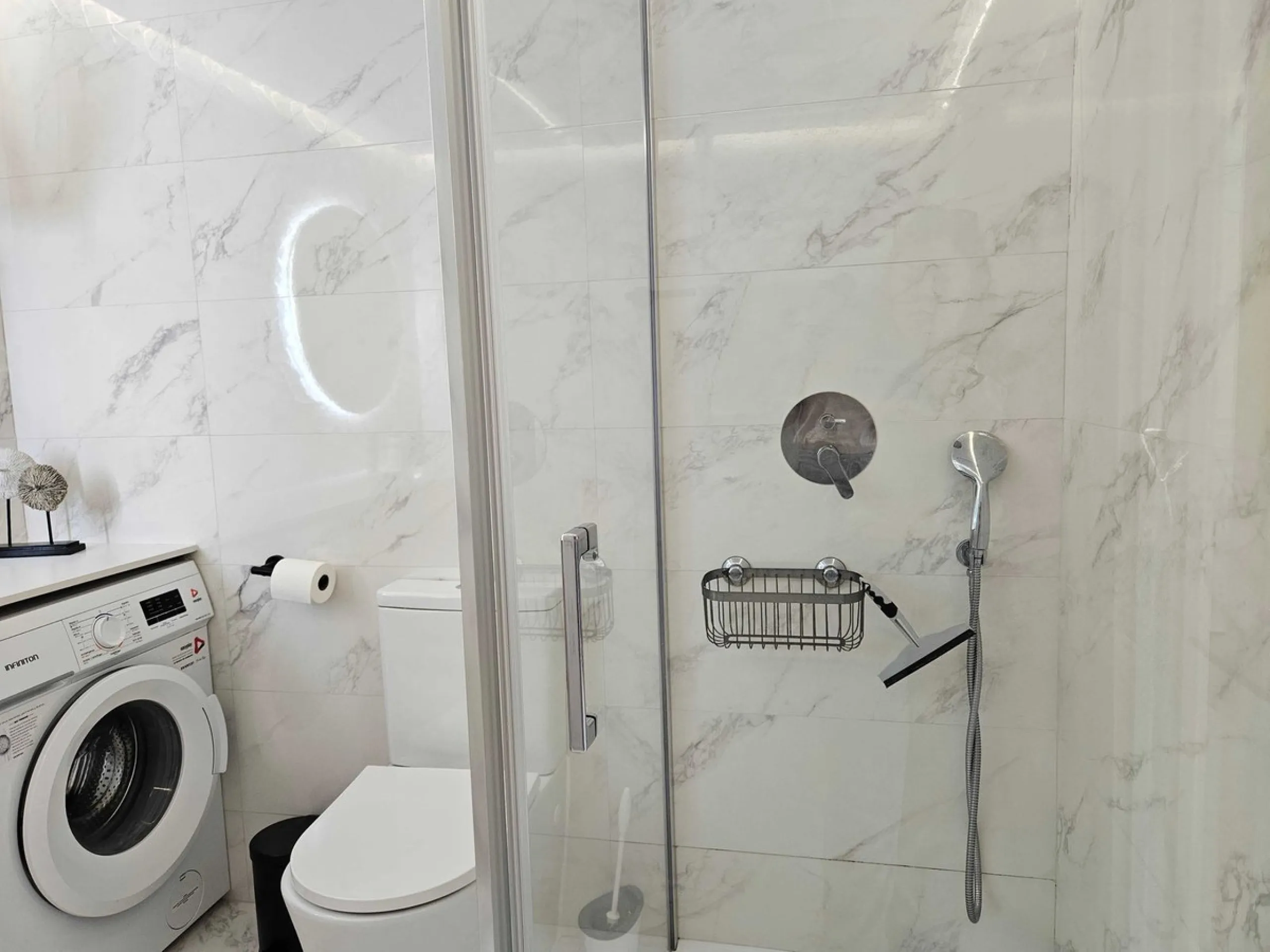 Renovated with tourist licence and large terrace 500 m from the beach.