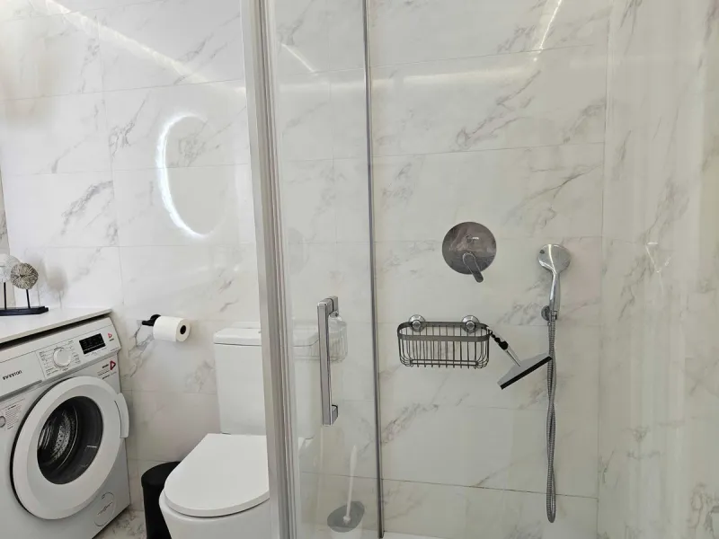 Renovated with tourist licence and large terrace 500 m from the beach.