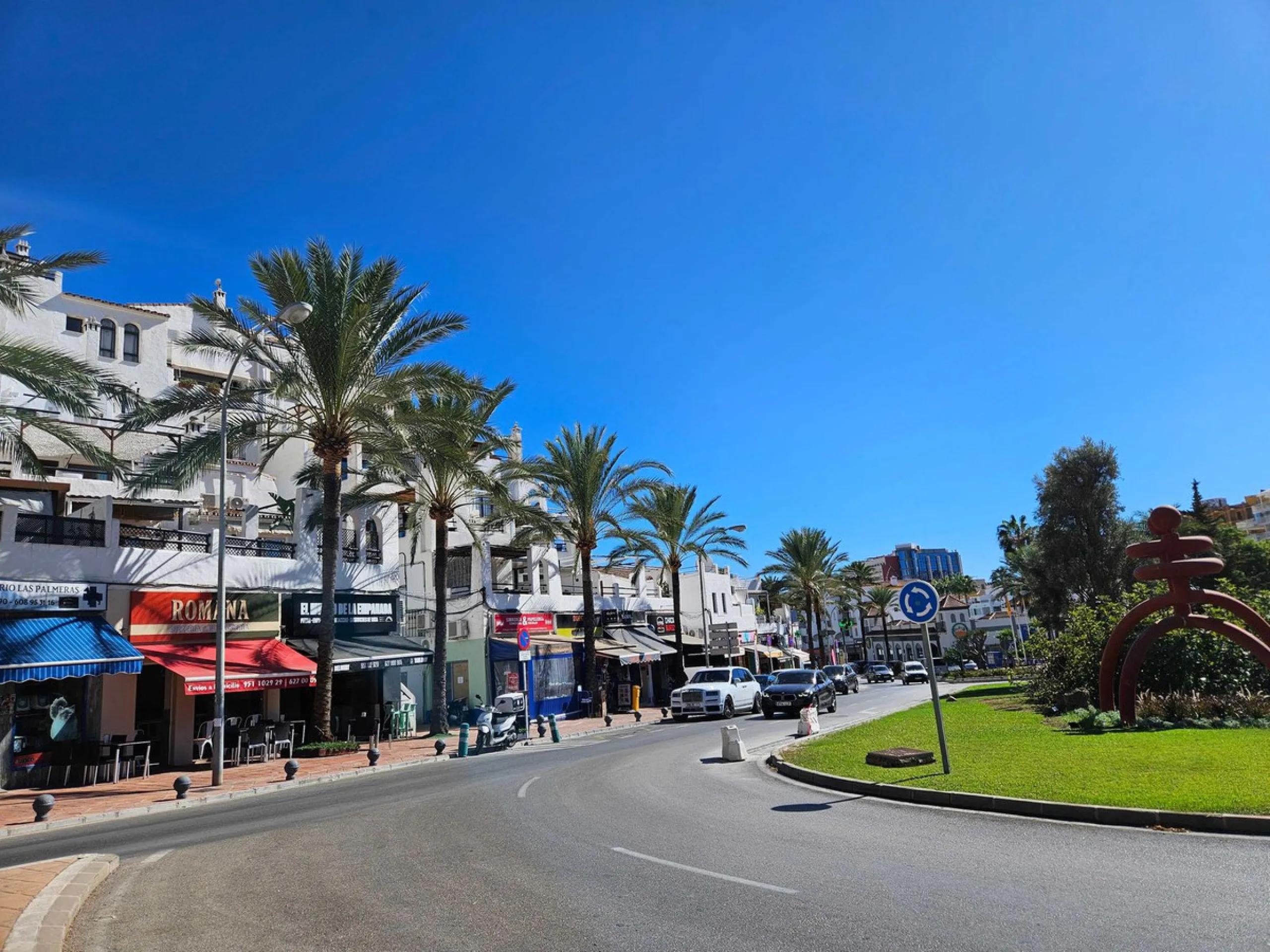 Renovated with tourist licence and large terrace 500 m from the beach.