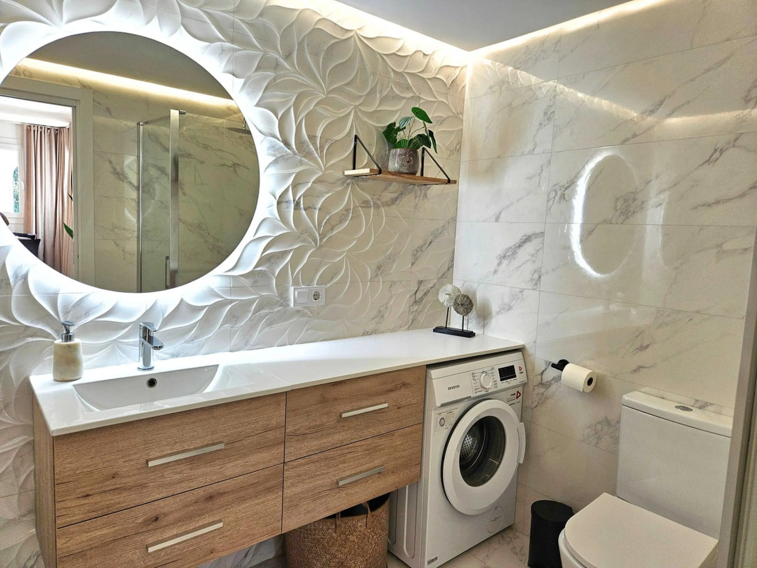 Renovated with tourist licence and large terrace 500 m from the beach.