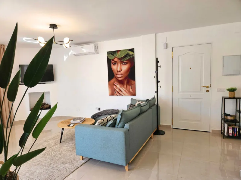 Renovated with tourist licence and large terrace 500 m from the beach.