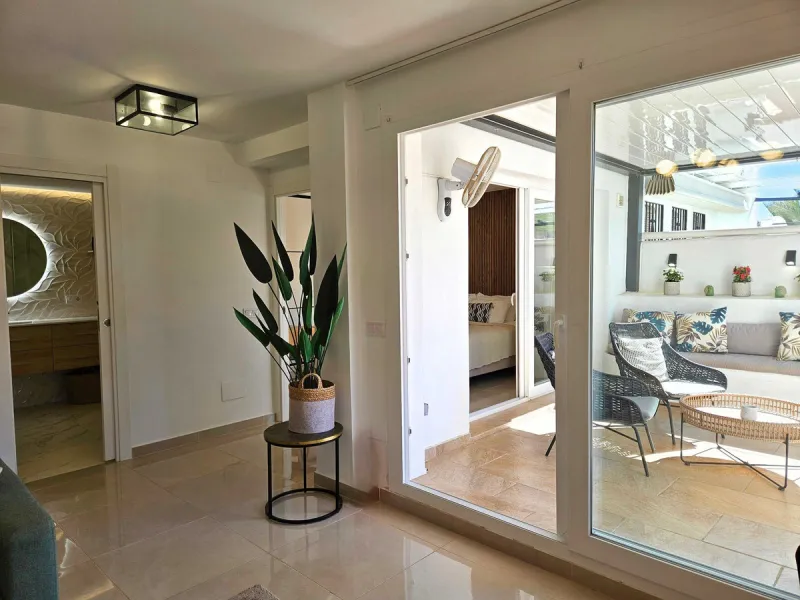 Renovated with tourist licence and large terrace 500 m from the beach.