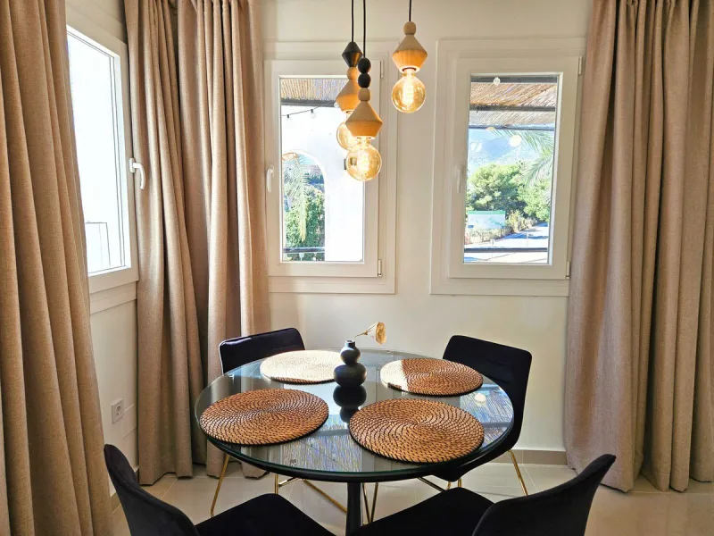 Renovated with tourist licence and large terrace 500 m from the beach.