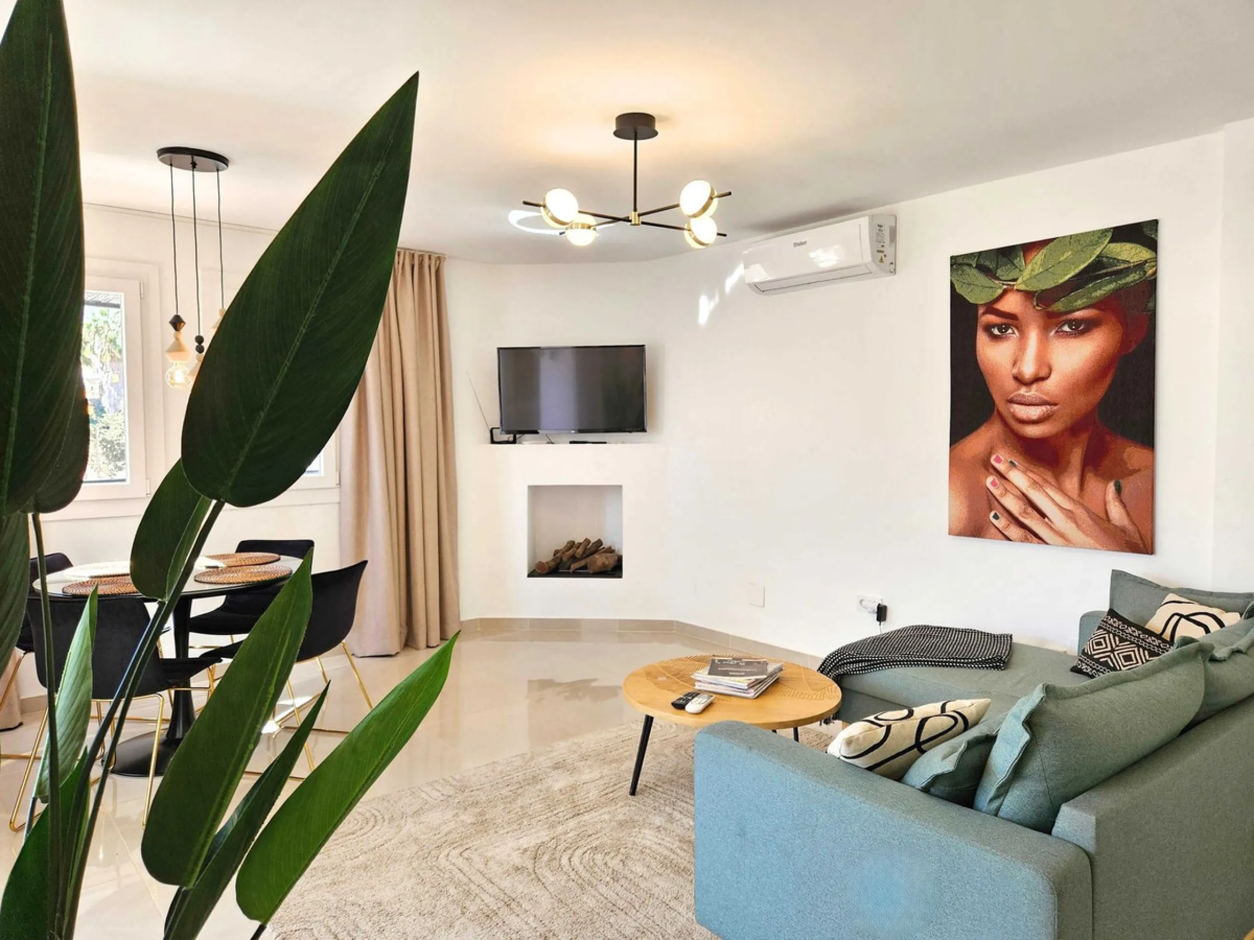 Renovated with tourist licence and large terrace 500 m from the beach.