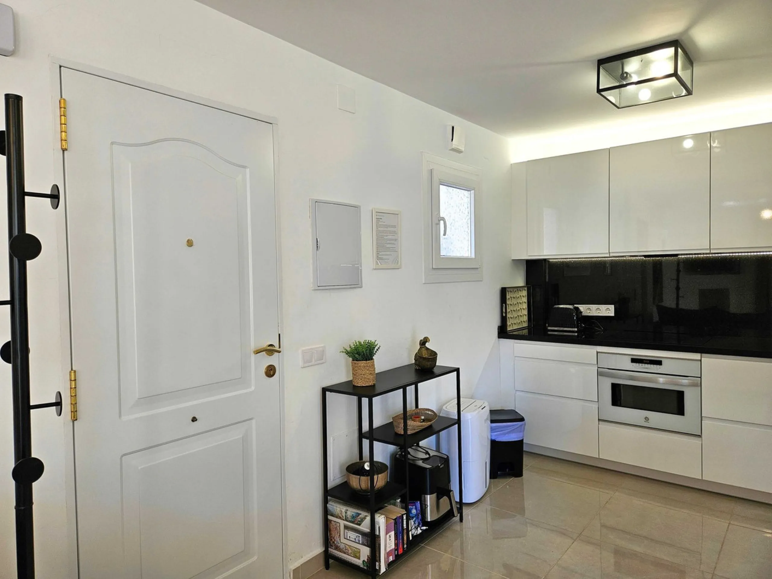 Renovated with tourist licence and large terrace 500 m from the beach.