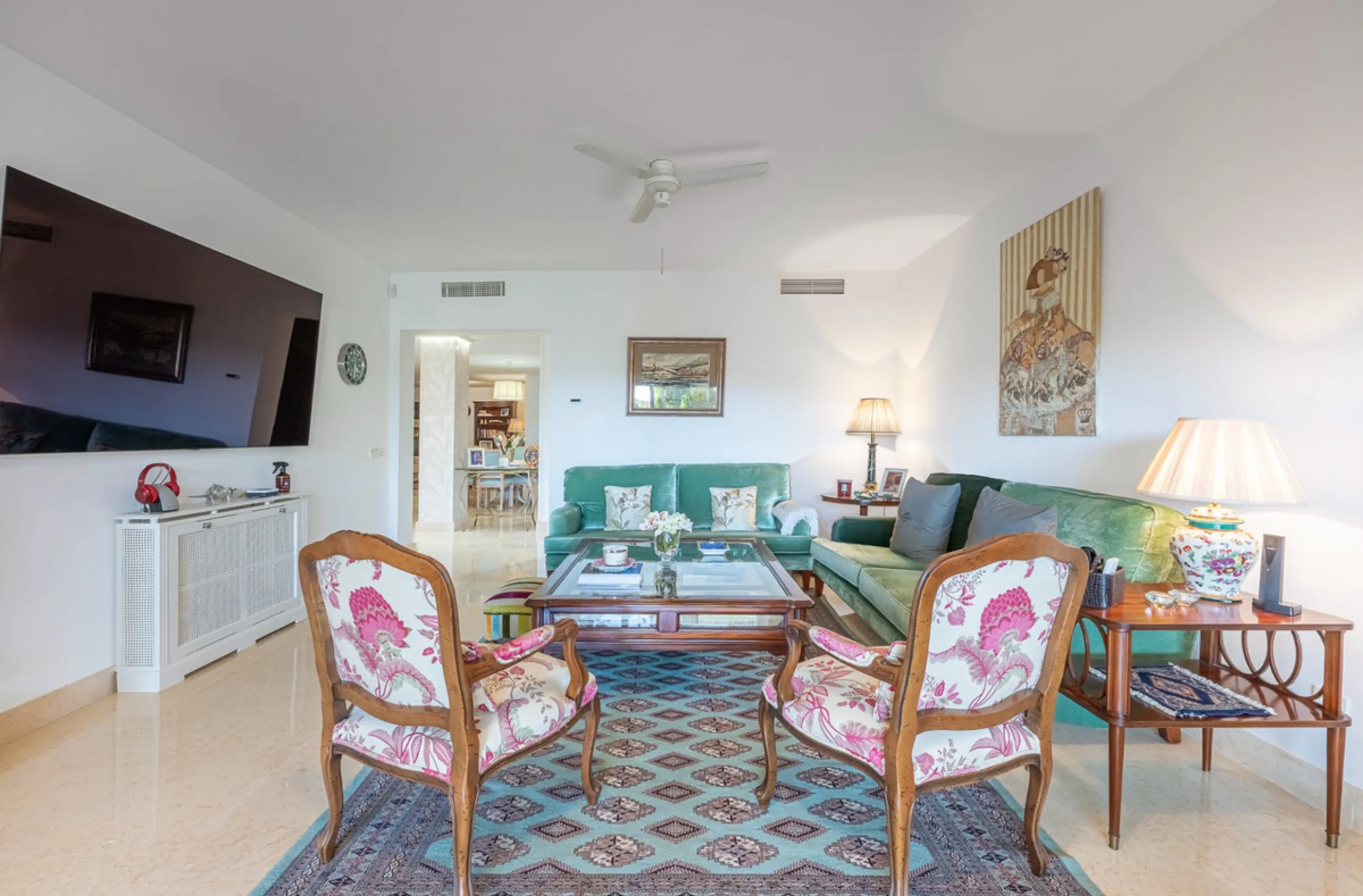 Exceptional south-facing apartment with great potential for extension in Capanes del Golf, Benahavís
