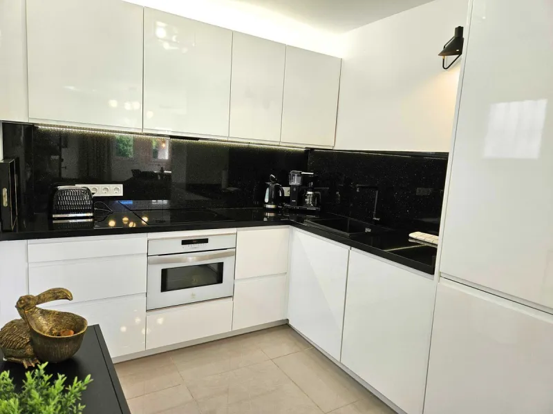 Renovated with tourist licence and large terrace 500 m from the beach.