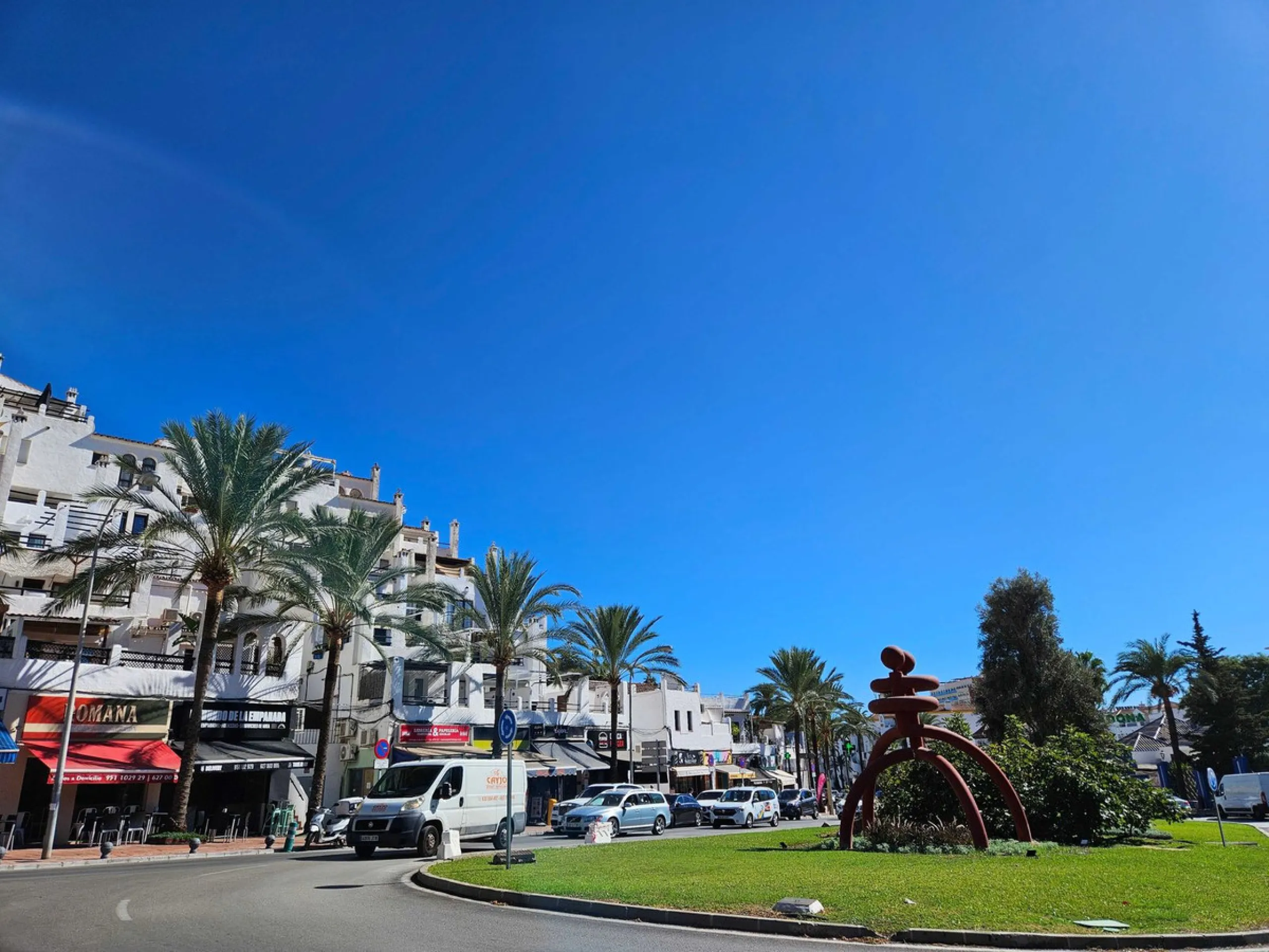 Renovated with tourist licence and large terrace 500 m from the beach.