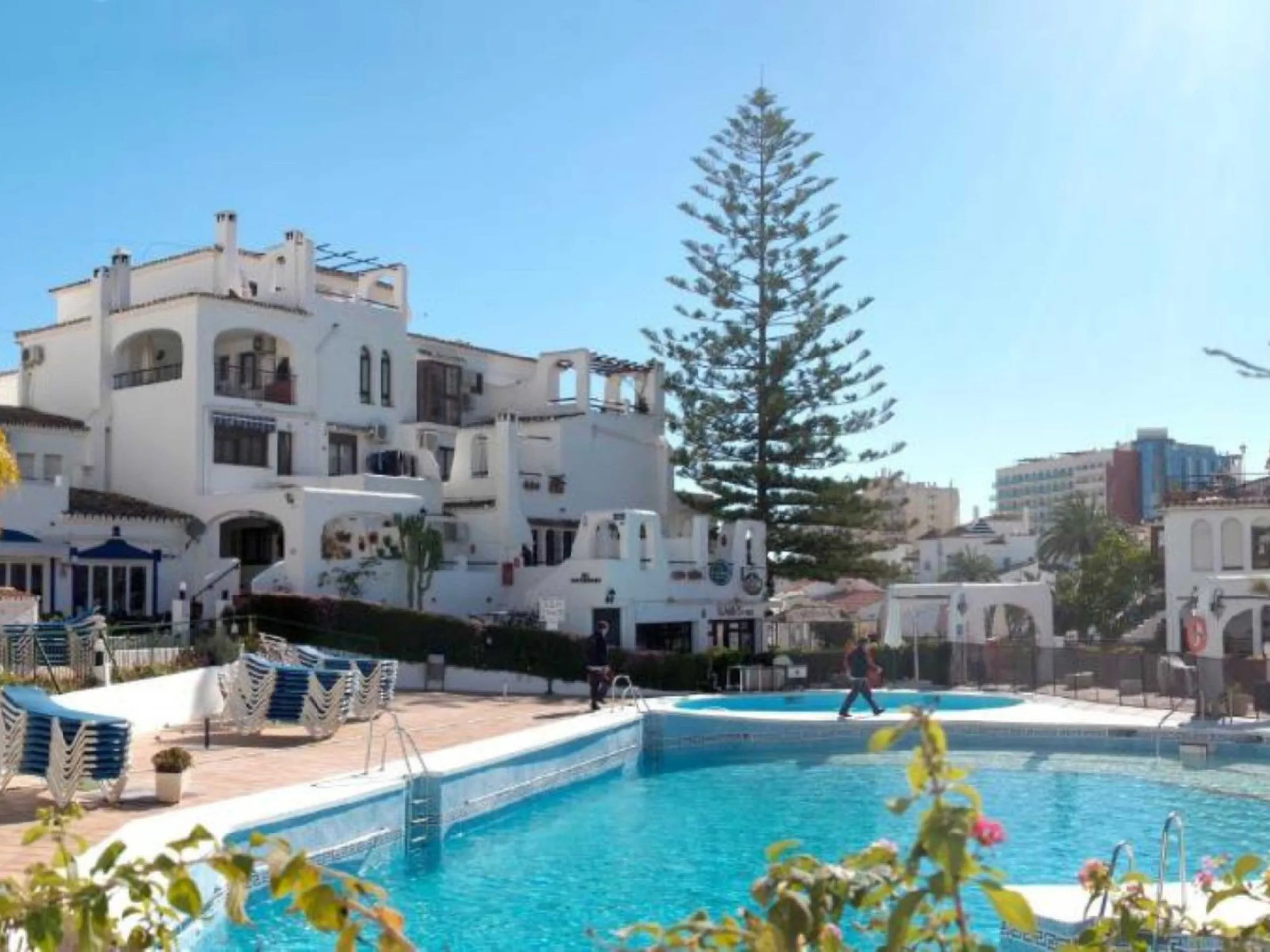 Renovated with tourist licence and large terrace 500 m from the beach.