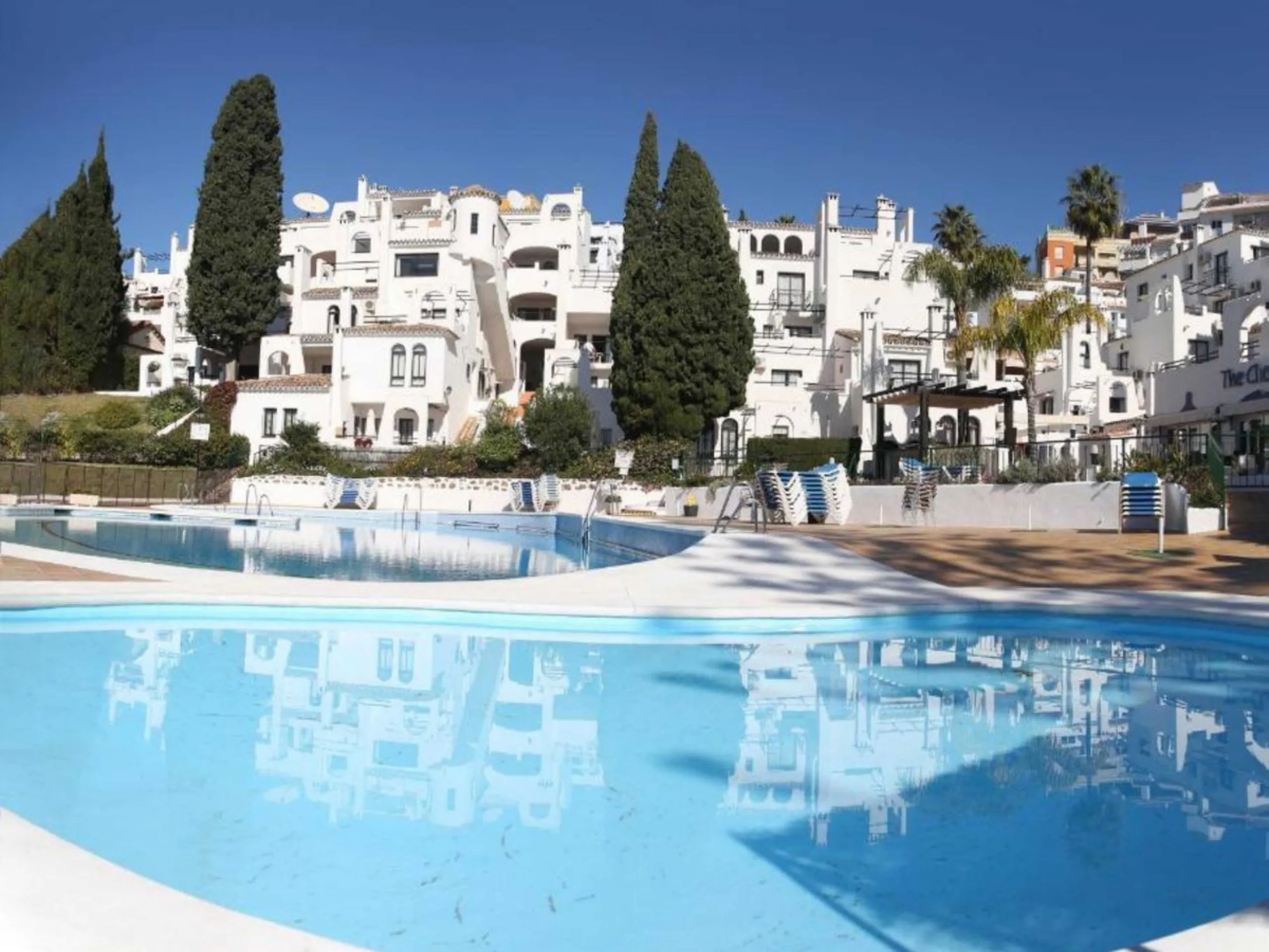 Renovated with tourist licence and large terrace 500 m from the beach.